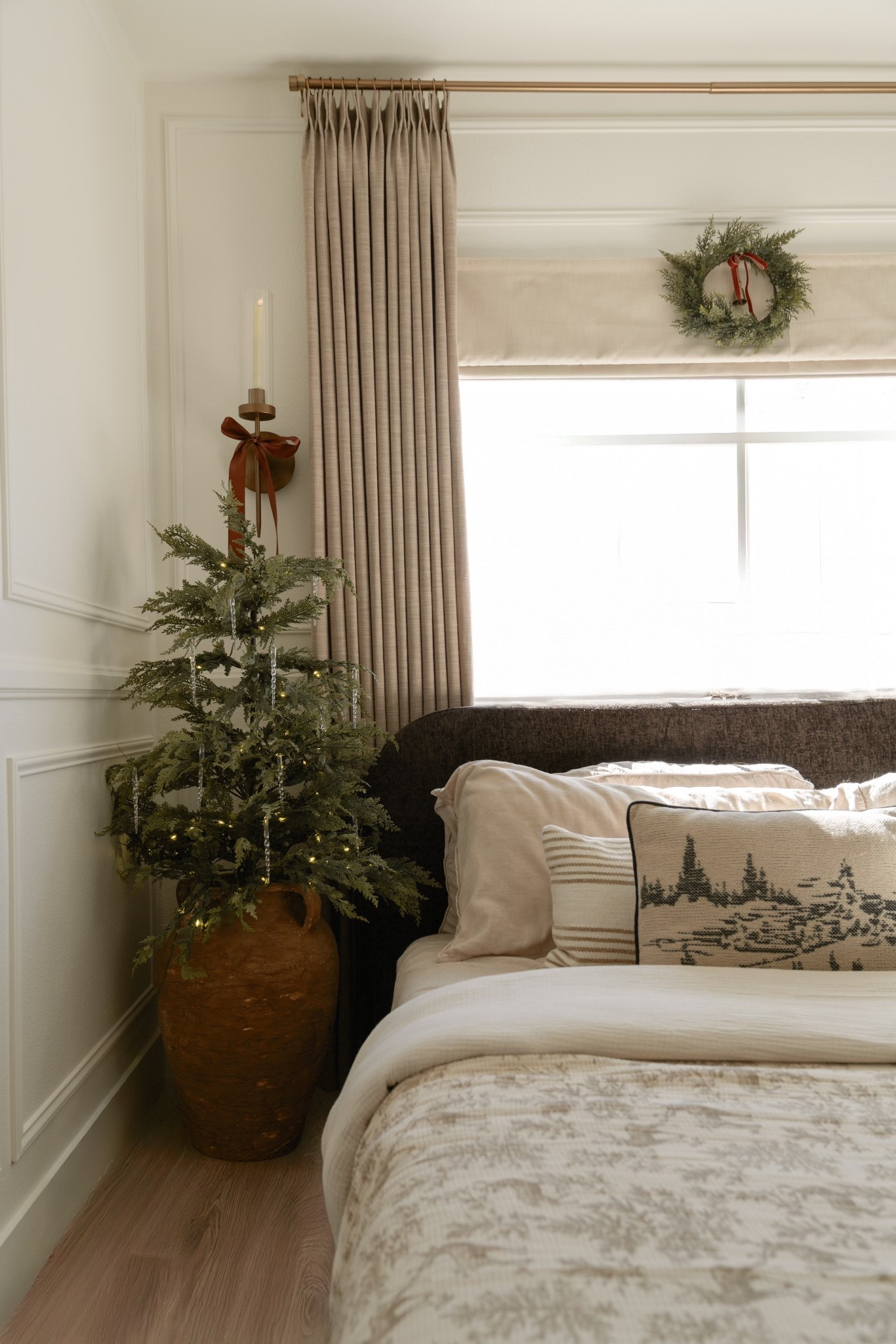 Guest bedroom details 🤎🌲

#LTKHoliday #LTKHome #LTKSeasonal