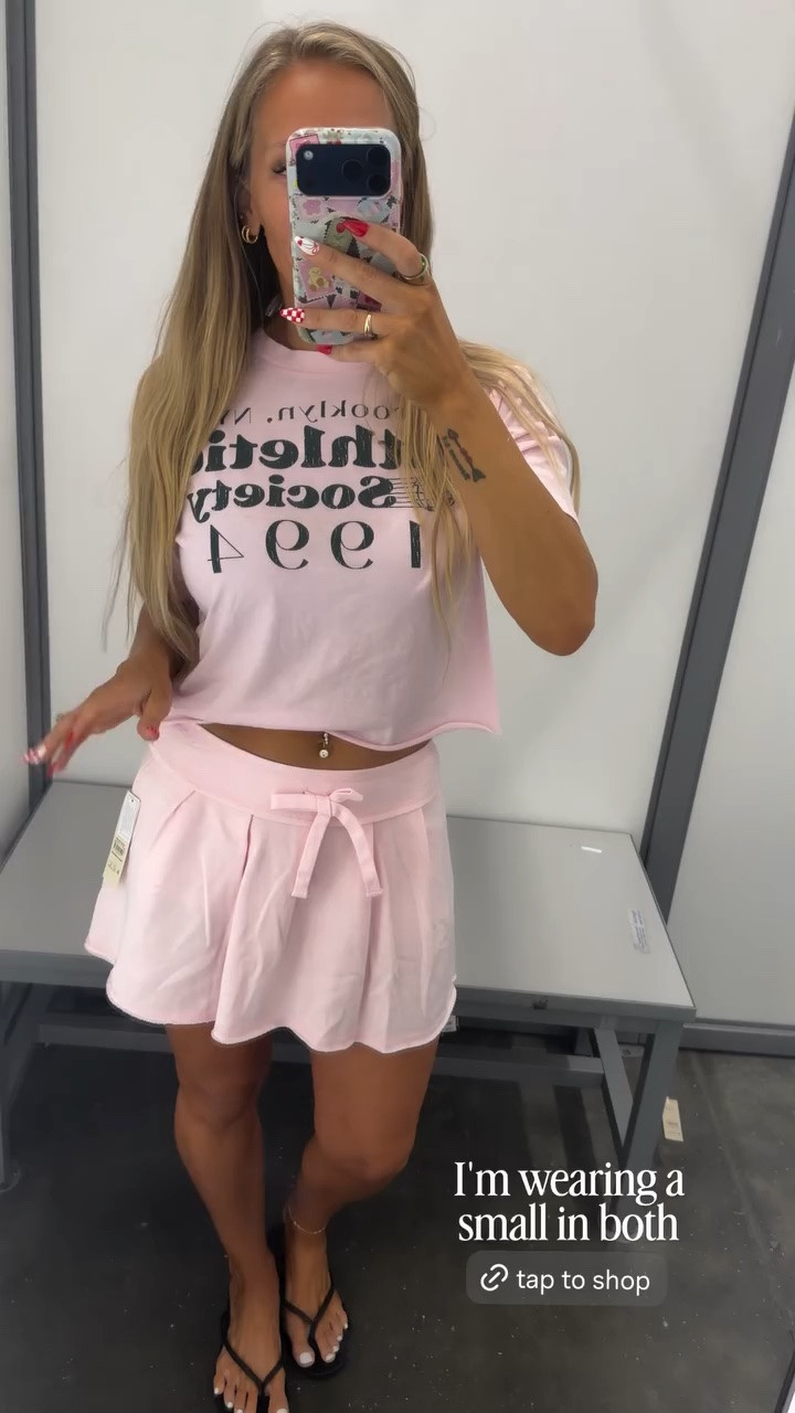 I'm wearing a 
small in both