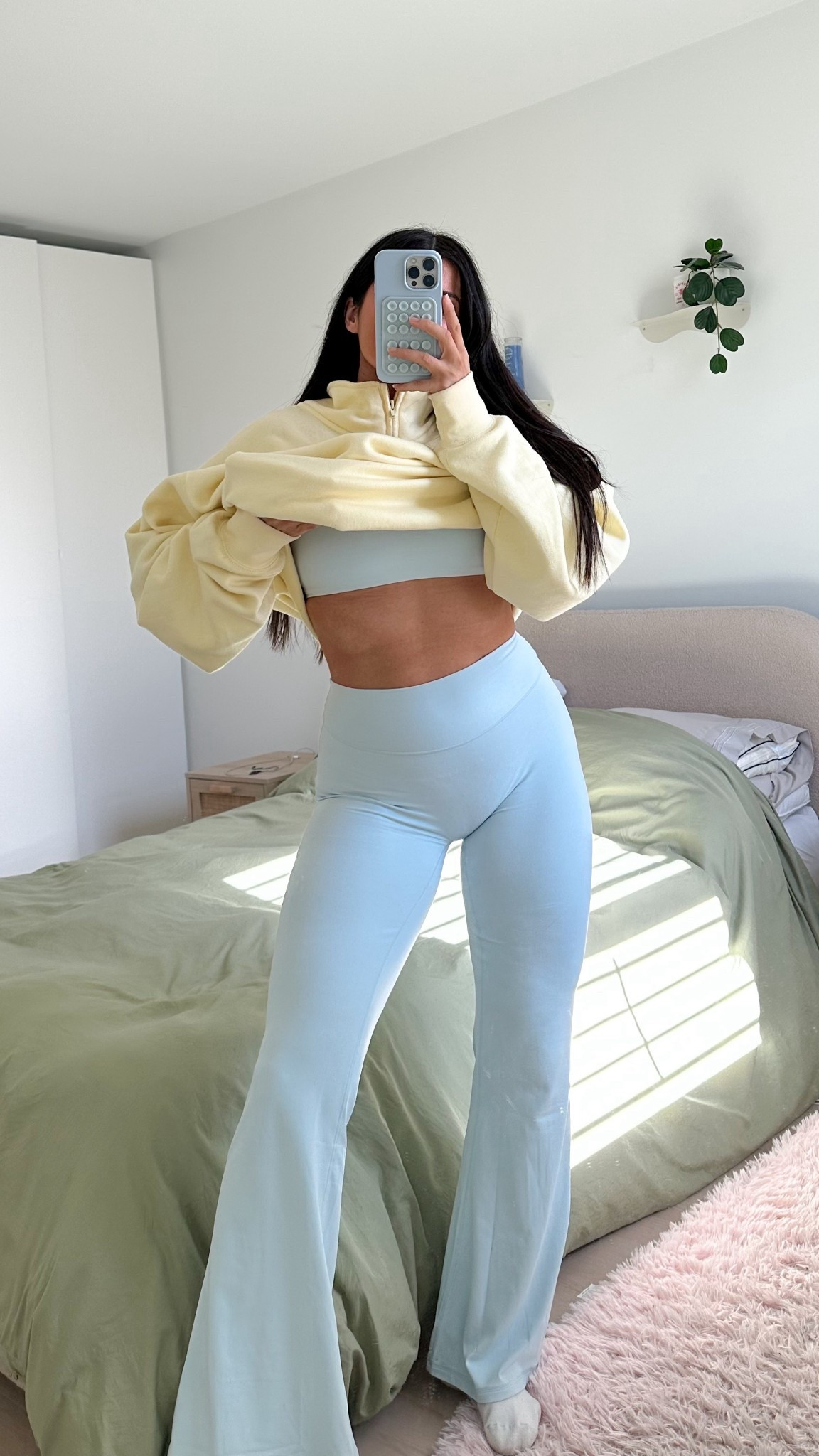 small in the bra, medium in the leggings 🩵 the flares are SO comfy omg perf for all day wear. sweater is a medium :)

Oner active, spring pastels, spring activewear 

#LTKfitness #LTKsummer