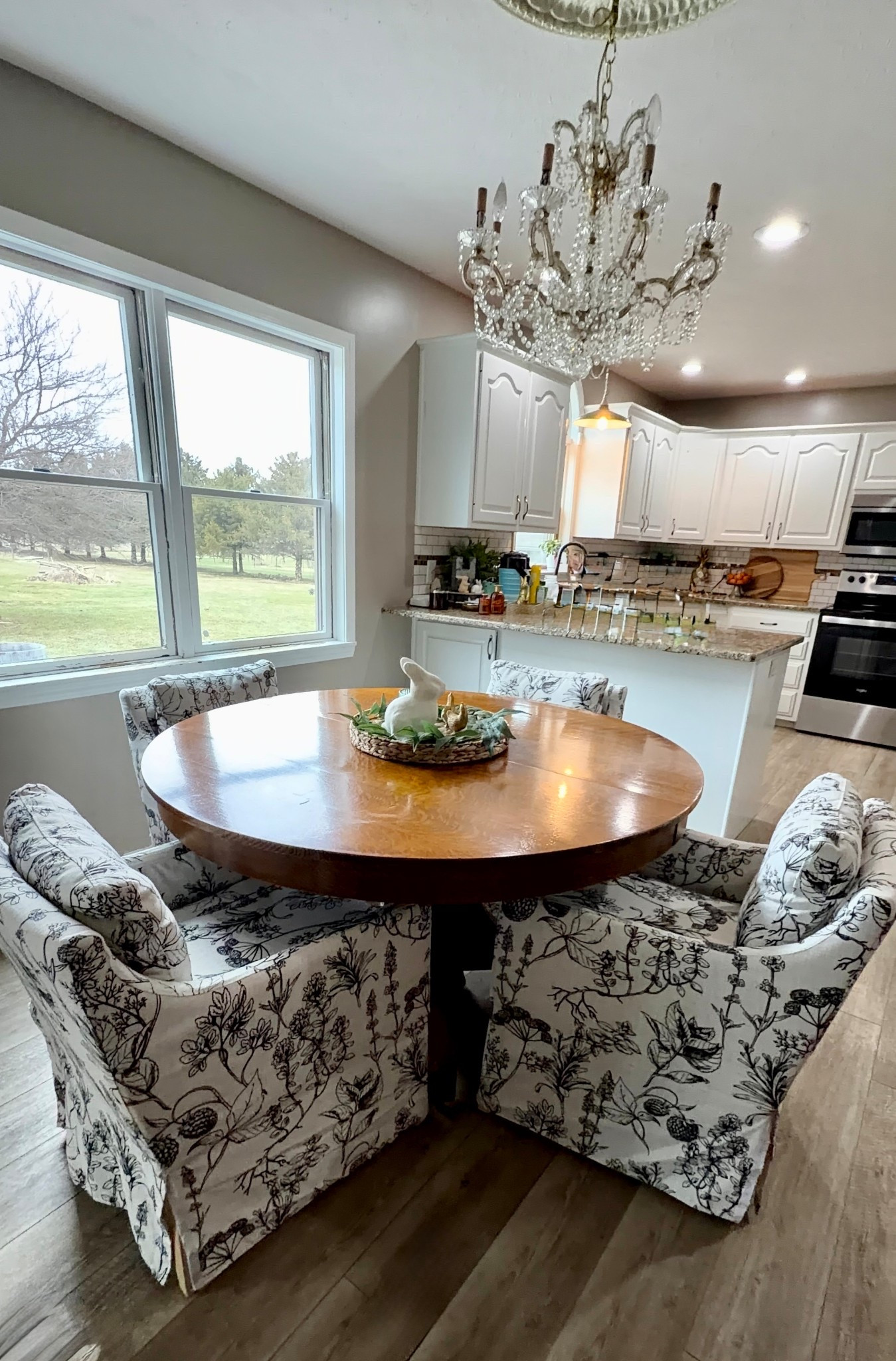 I love mixing new with old. The vintage chandelier belonged to my great aunt and then grandmother.  The oak table, from my great grandmother’s farm house and then my cousin’s home.  Paired it with these upholstered chairs from @amazon


#LTKmomlife #LTKHome #LTKdayinmylife