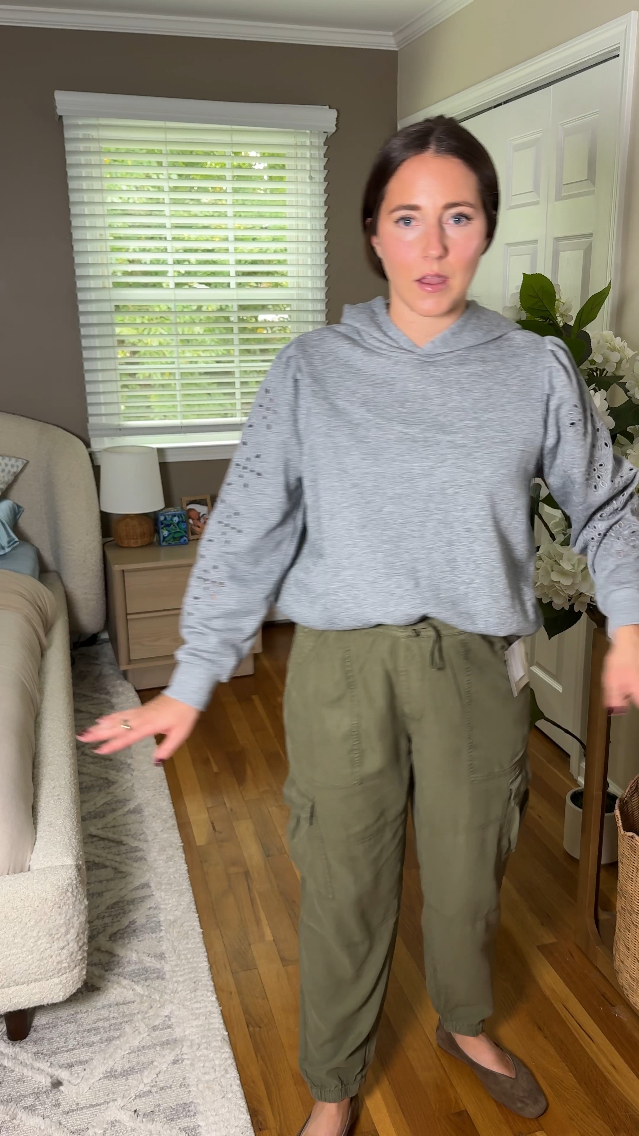 These cargo joggers are sooo comfy! I feel like they're perfect for teachers! 
I'm wearing size medium in pants and large in sweatshirt 

 #LTKootd