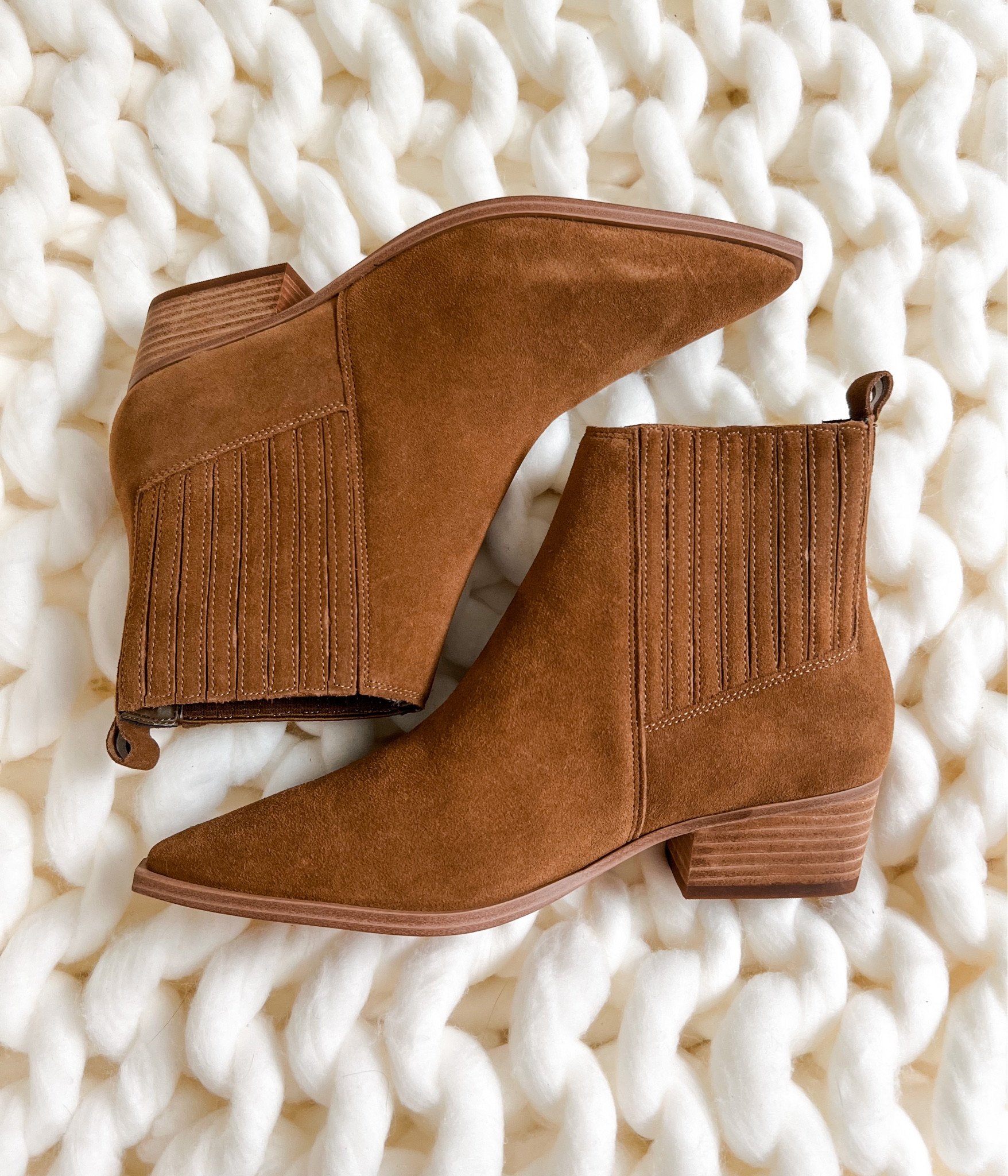 Fall boots, fall shoes, booties, boots, suede booties, fall fashion

#LTKSeasonal #LTKshoecrush #LTKsalealert
