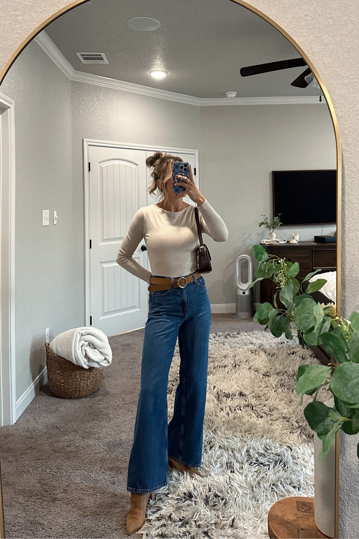 size down in this trendy wide leg jeans! wearing a 25 regular at 5’6” 126lbs - bodysuit is my usual small! use code PARTYAF

#LTKFindsUnder50 #LTKSaleAlert #LTKFindsUnder100