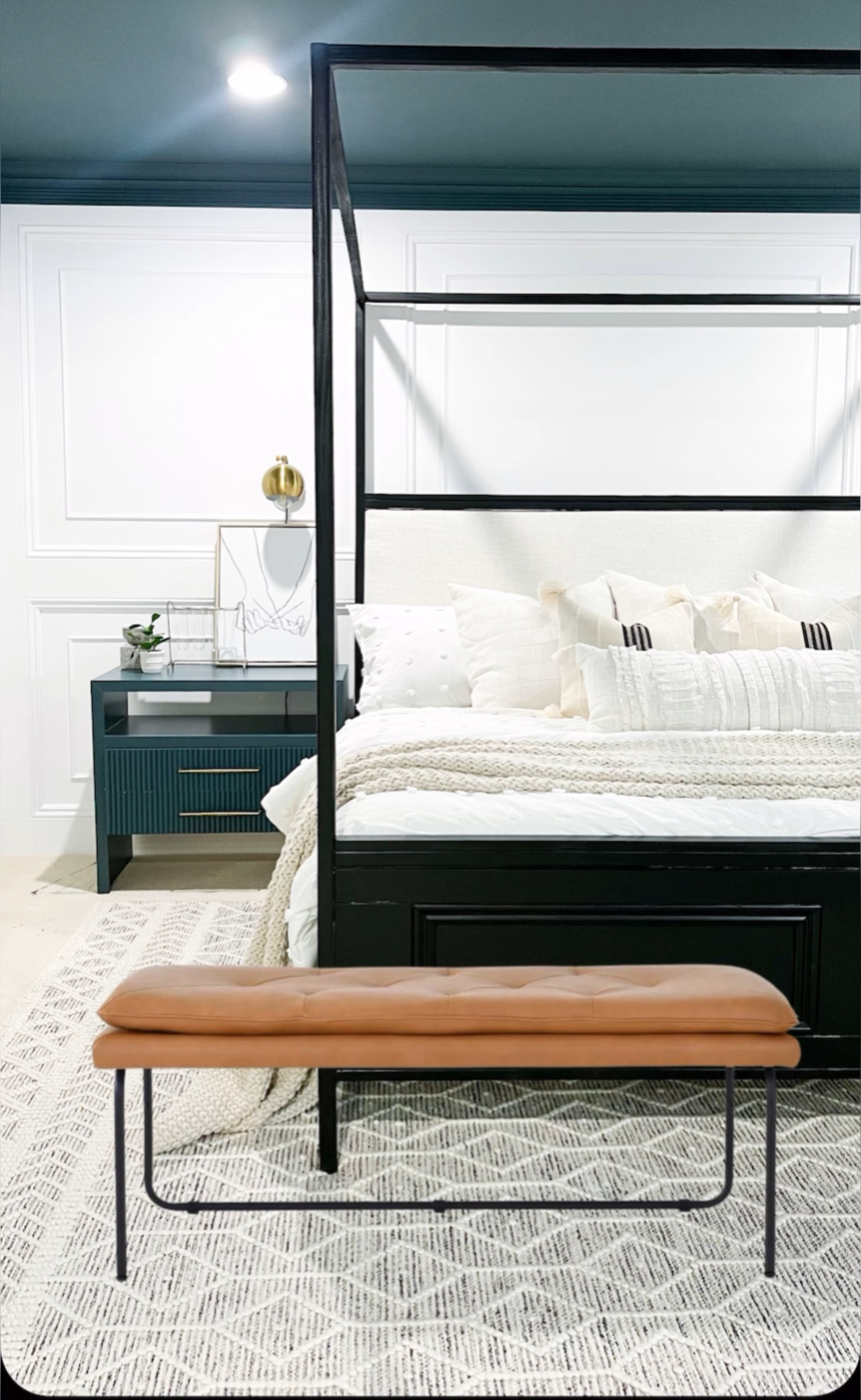 Three bench options for the foot of our bed - all under $200!

Faux leather, black and white, and wood!



#LTKFind #LTKhome #LTKsalealert