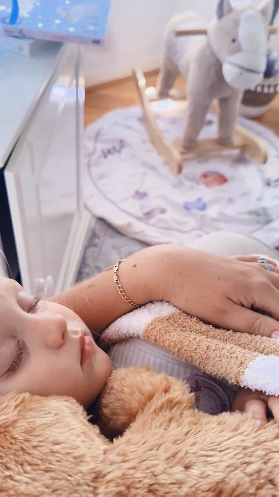 Gosh I love this snuggly little love bug 🐞 so much hehe 🥰