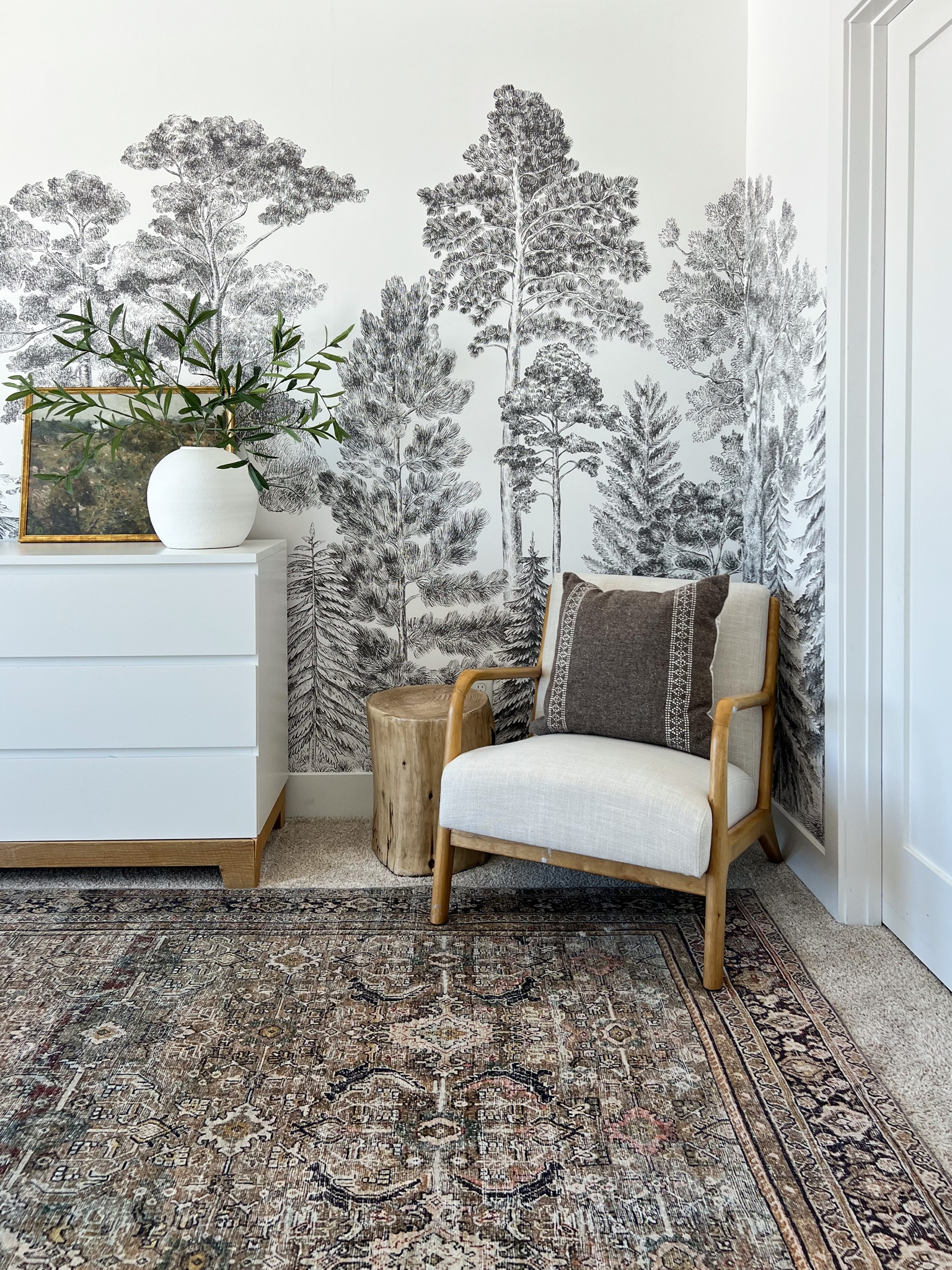 Neutral room ✨ sources linked


Boys room, target finds, loloi rug, painting, framed art, wallpaper 