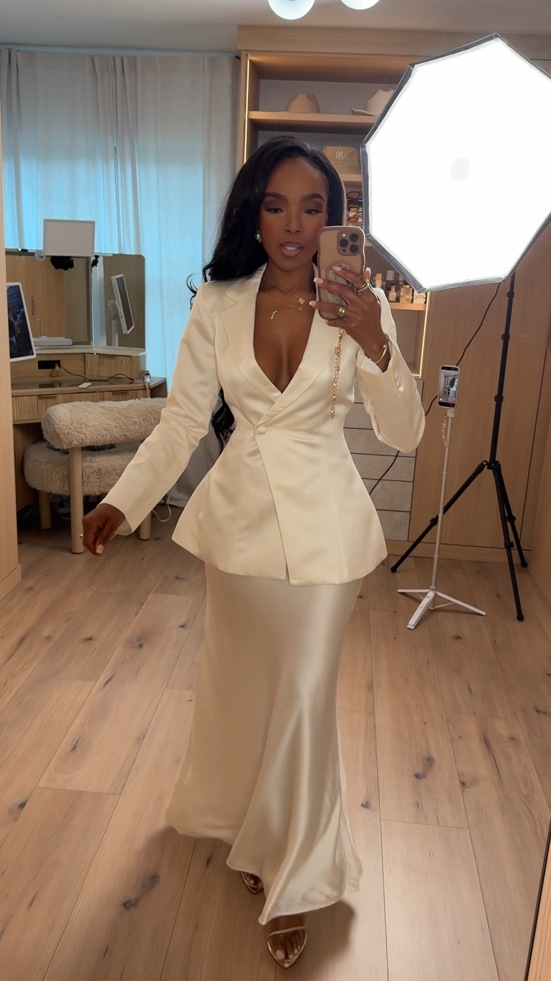 Satin!! Yes sign me up

Size small I’m 5’4 | 140lbs | 36D -27 -40  IG & YT: kirasfashionfinds TT: kiraabboud


#LTKHoliday #LTKgrwm #LTKootd