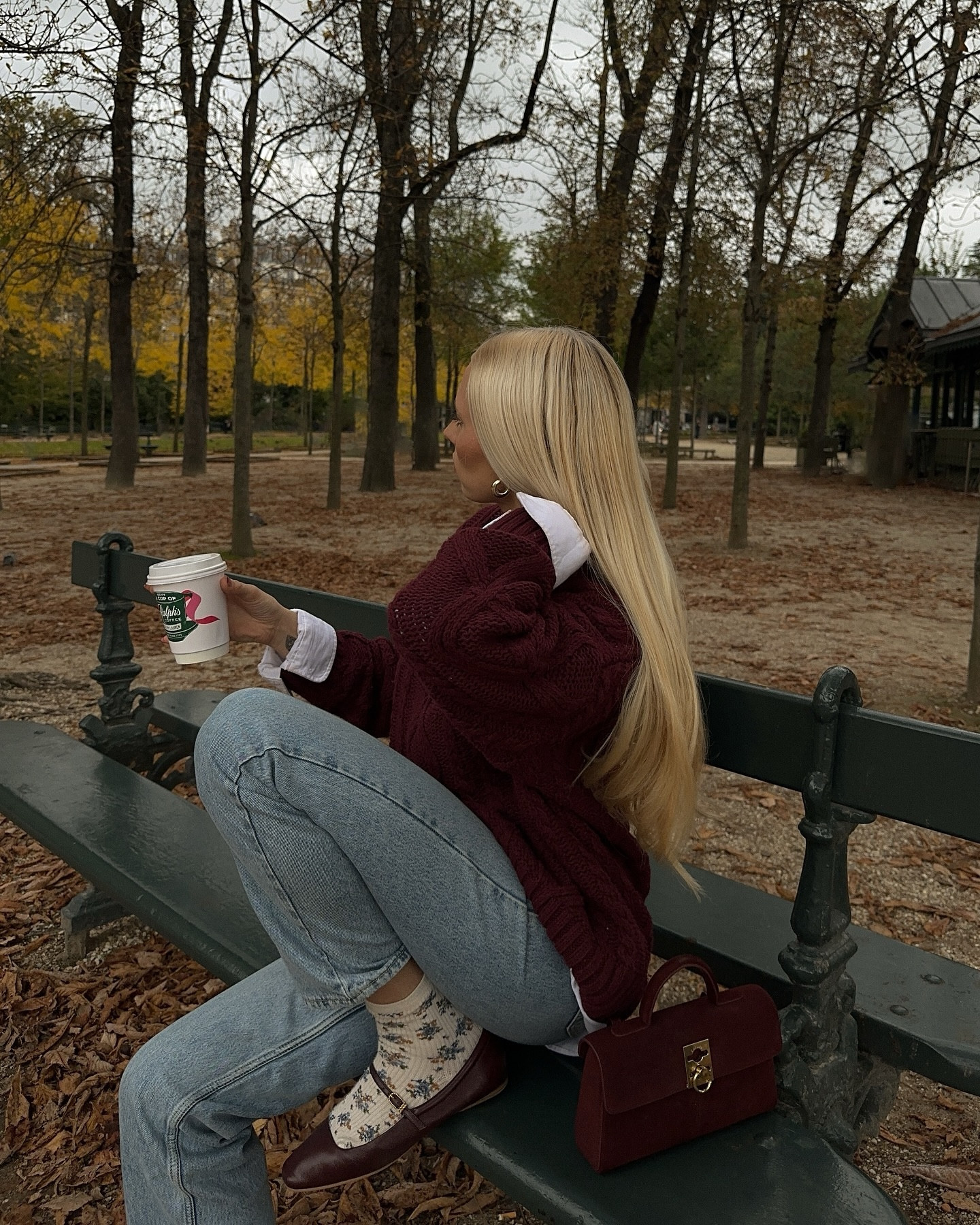 Category is: burgundy 🥀🍂☕️
.
.
.
.
.
#falloutfit #fallstyle #burgundyoutfit #cozystyle #fallfashion #fallfashiontrends #cphstyle #scandistyle sweater style, burgundy outfit, sweater outfit, Scandinavian inspired, scandi style
