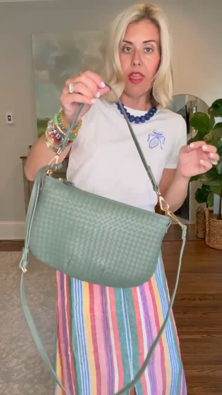 A maxi skirt is perfect for hot summer days. Boden never disappoints with their bright colors & fabulous fabrics. I’m in xs tee, 2 skirt & 8 sandal. @Boden (US) *use code EY7H for 15% off new styles *use Catherine20 at A+B