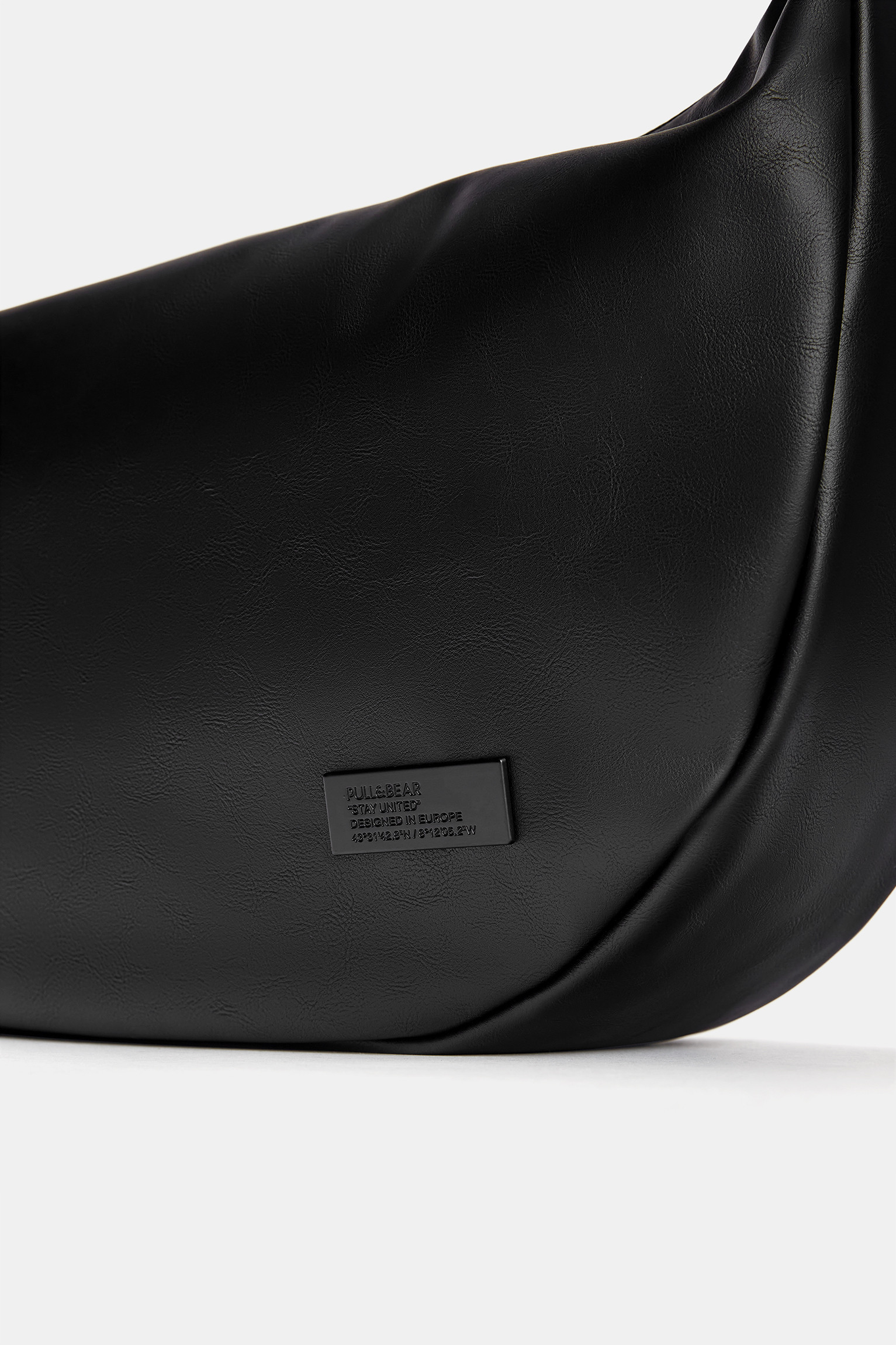 XL crossbody bag | PULL and BEAR UK