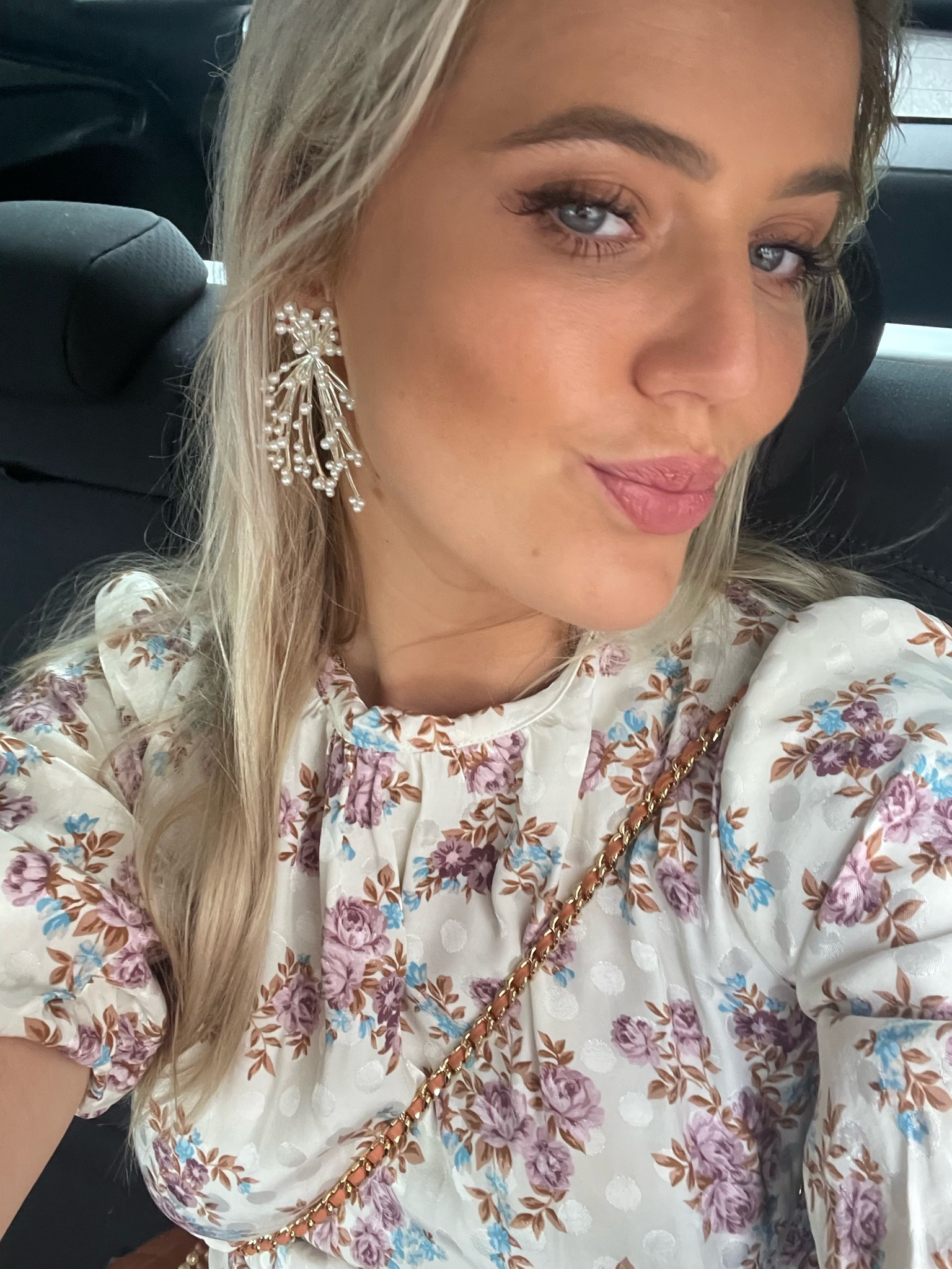 Statement earrings, Pearl earrings, selfie, Kosas lip balm, florals, Pearl accessories, natural makeup look, accessories selfie 

#LTKeurope #LTKstyletip #LTKSeasonal