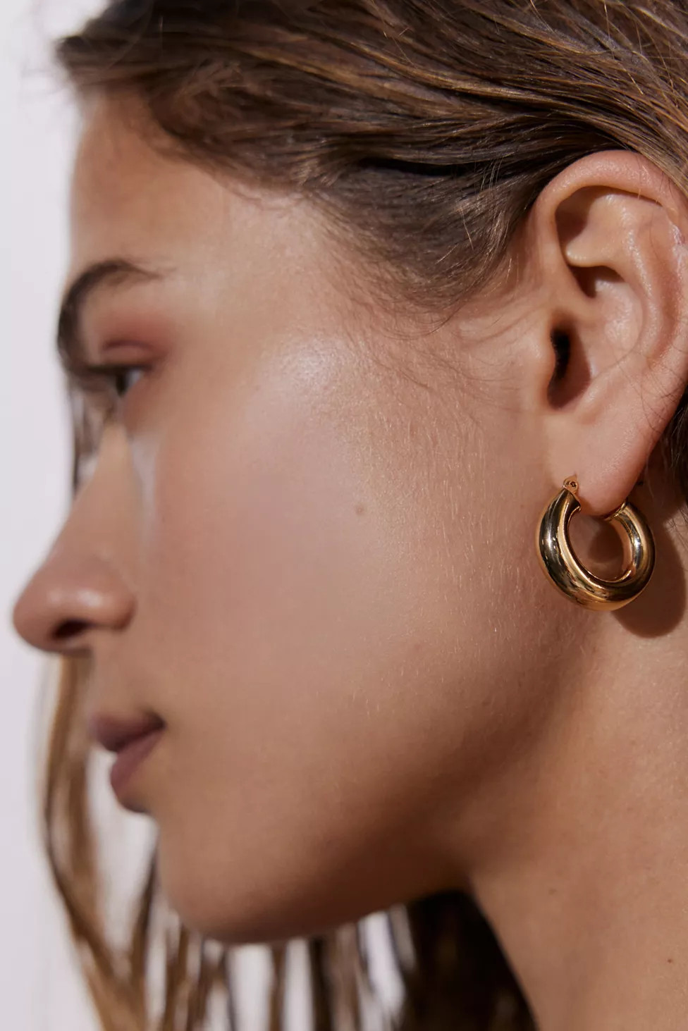 Essential Medium Tube Hoop Earring | Urban Outfitters (US and RoW)