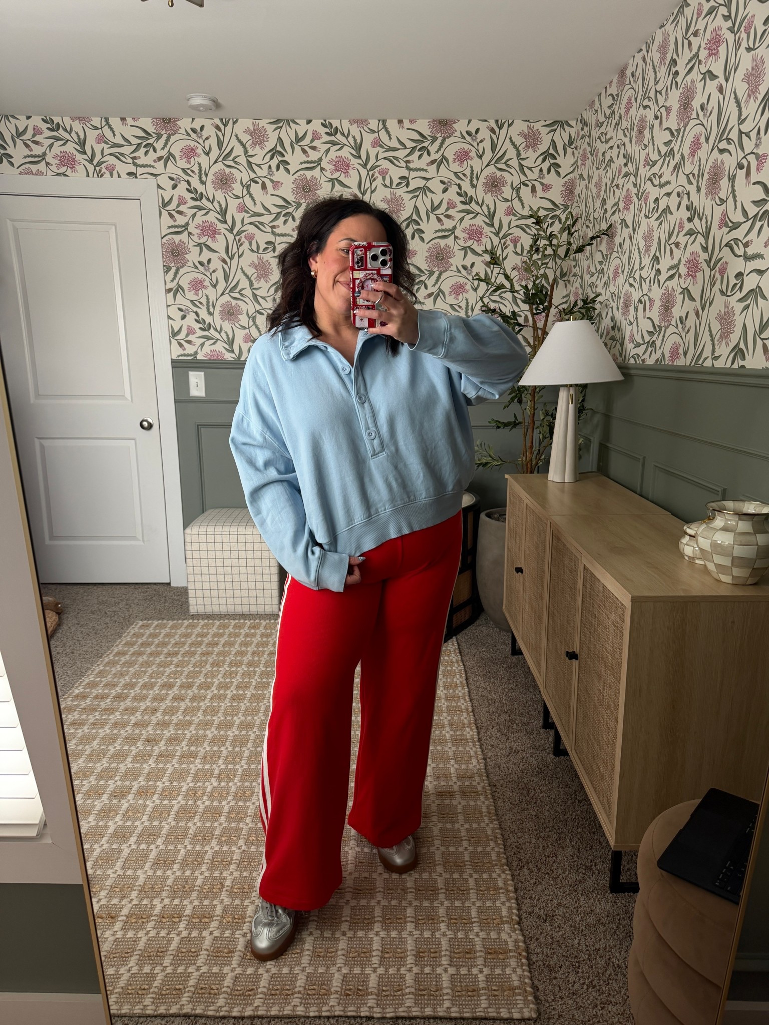 Comfy but make it cute!! Perfect for errands or cozying up on the couch with a good book! 🥰📚

#LTKootd #LTKBeauty #LTKMidsize