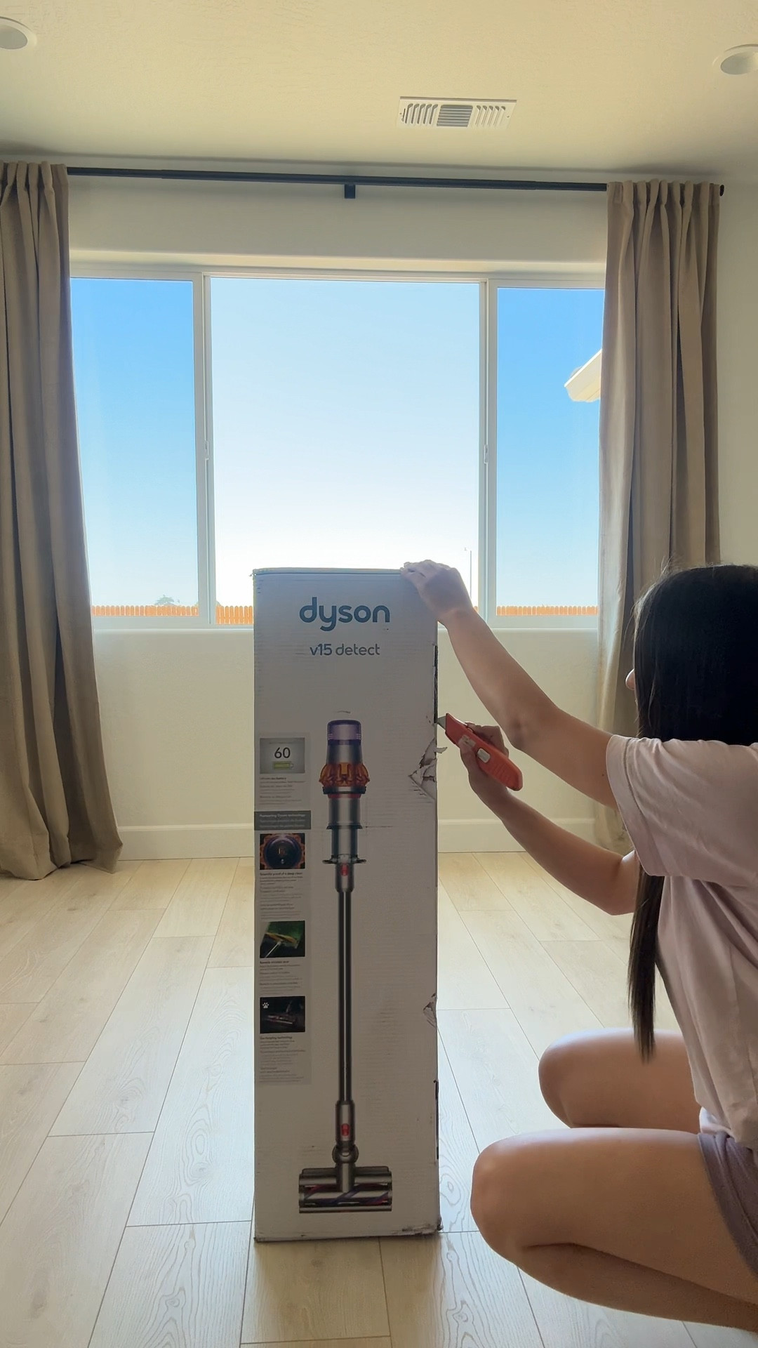 The Dyson vacuum is hands down my favorite cordless vacuum. It deep cleans hardwoods and carpets, plus it easily converts to a handheld for stairs or cars. It’s the perfect time to upgrade your cleaning routine! #BlackFriday #DysonVacuum