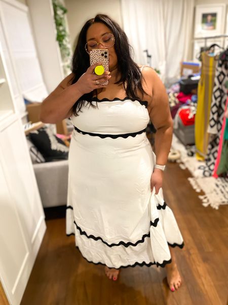 Did I just find the perfect Summer dress? Yes…yes I did! 

Wearing an xxl. Lined! 