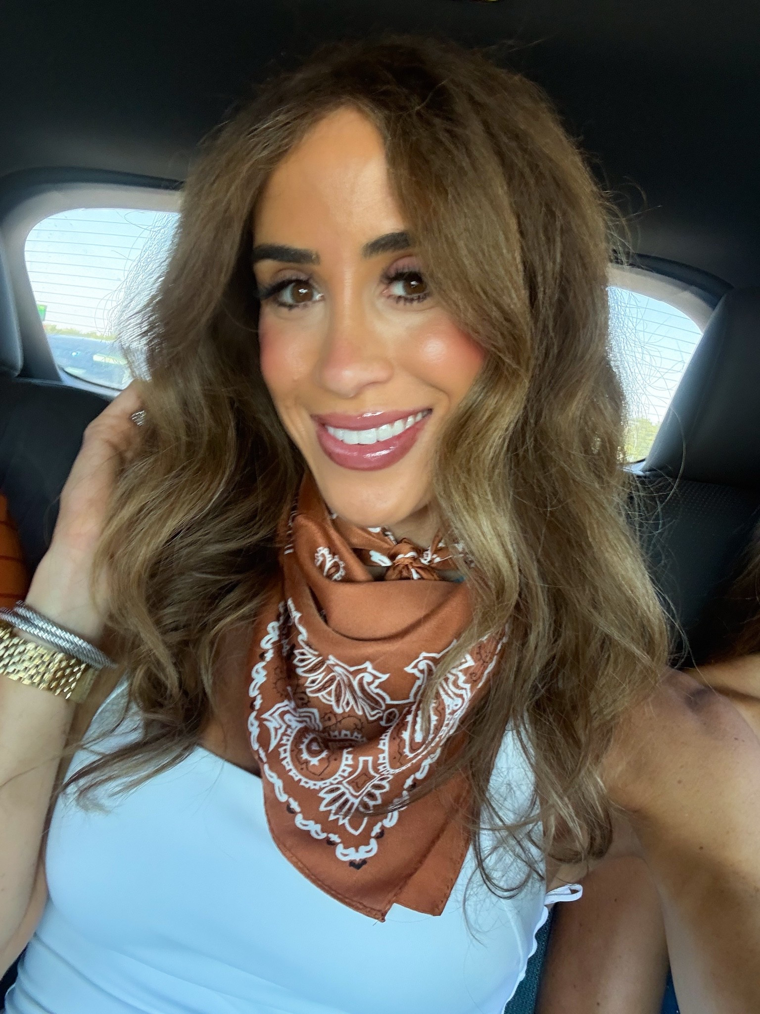 Fun bandana scarf you can wear with any outfit! Nice quality and comes in more colors
