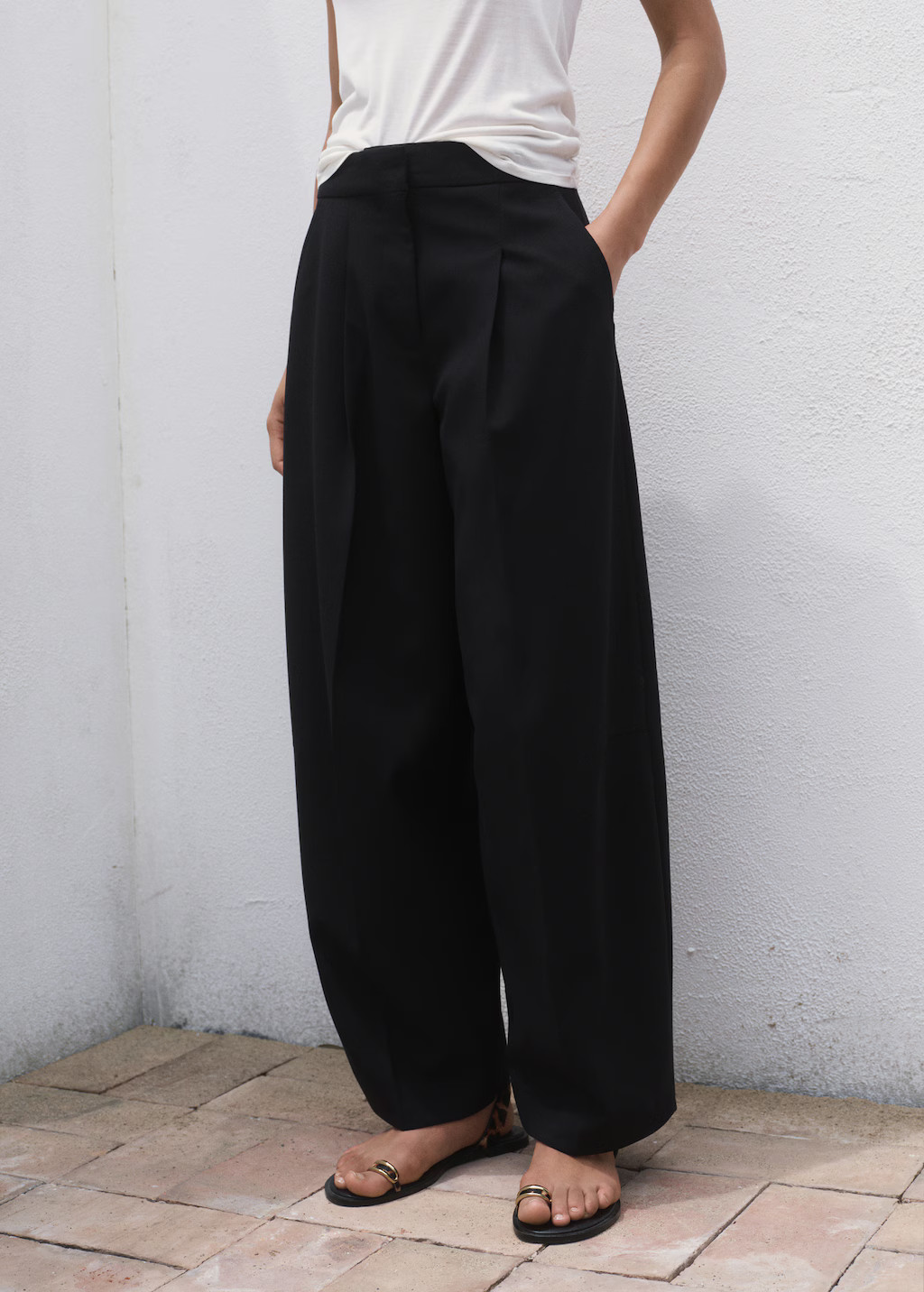 Pleated wide leg trousers - Women | MANGO United Kingdom | MANGO (UK)