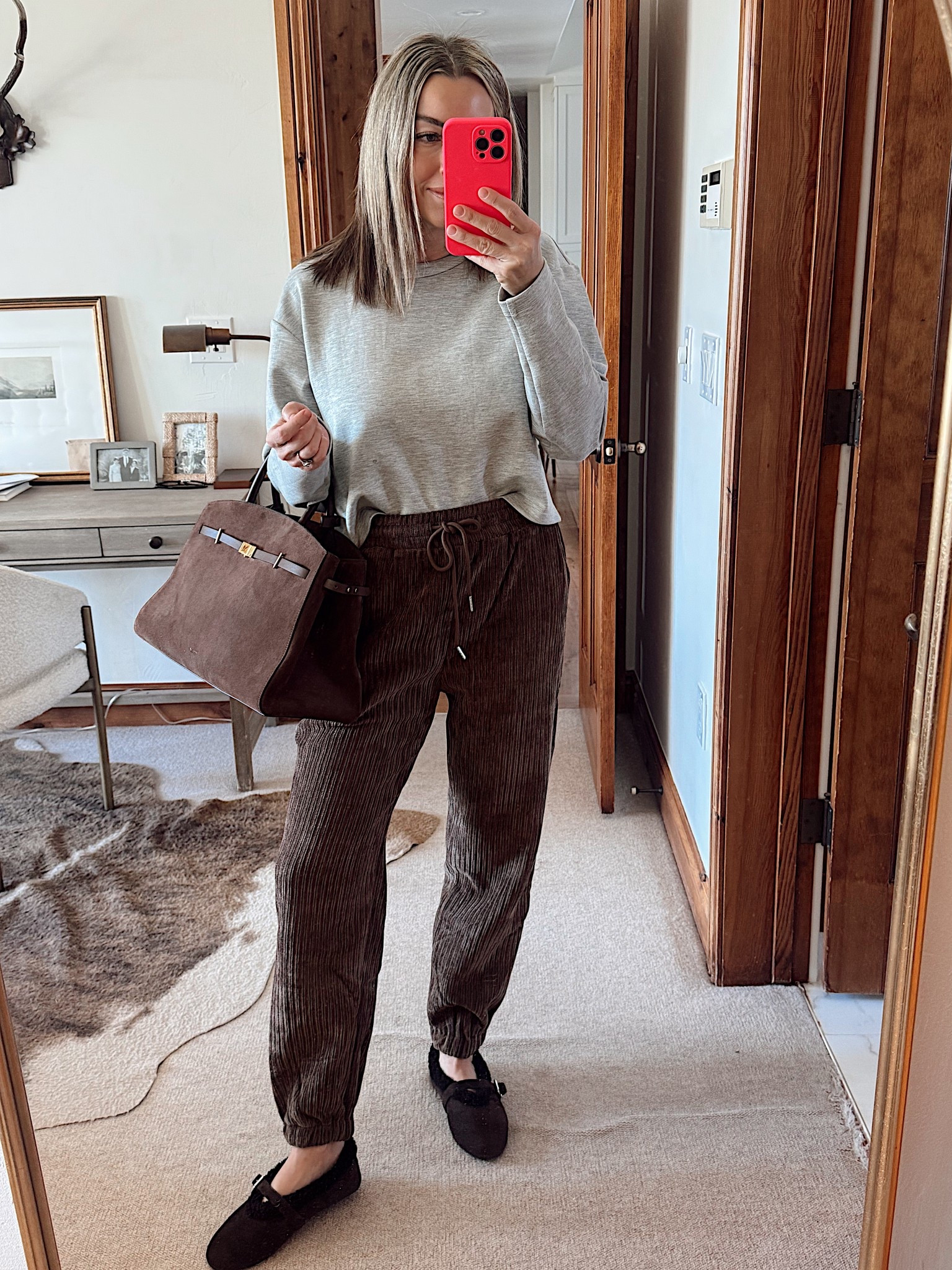New corduroy joggers in from Amazon, loving them and the option to roll them up. They have a cute fur underneath. i’m wearing a small. Sharing several ways to style them. Size S

#LTKOver40 #LTKootd #LTKgrwm