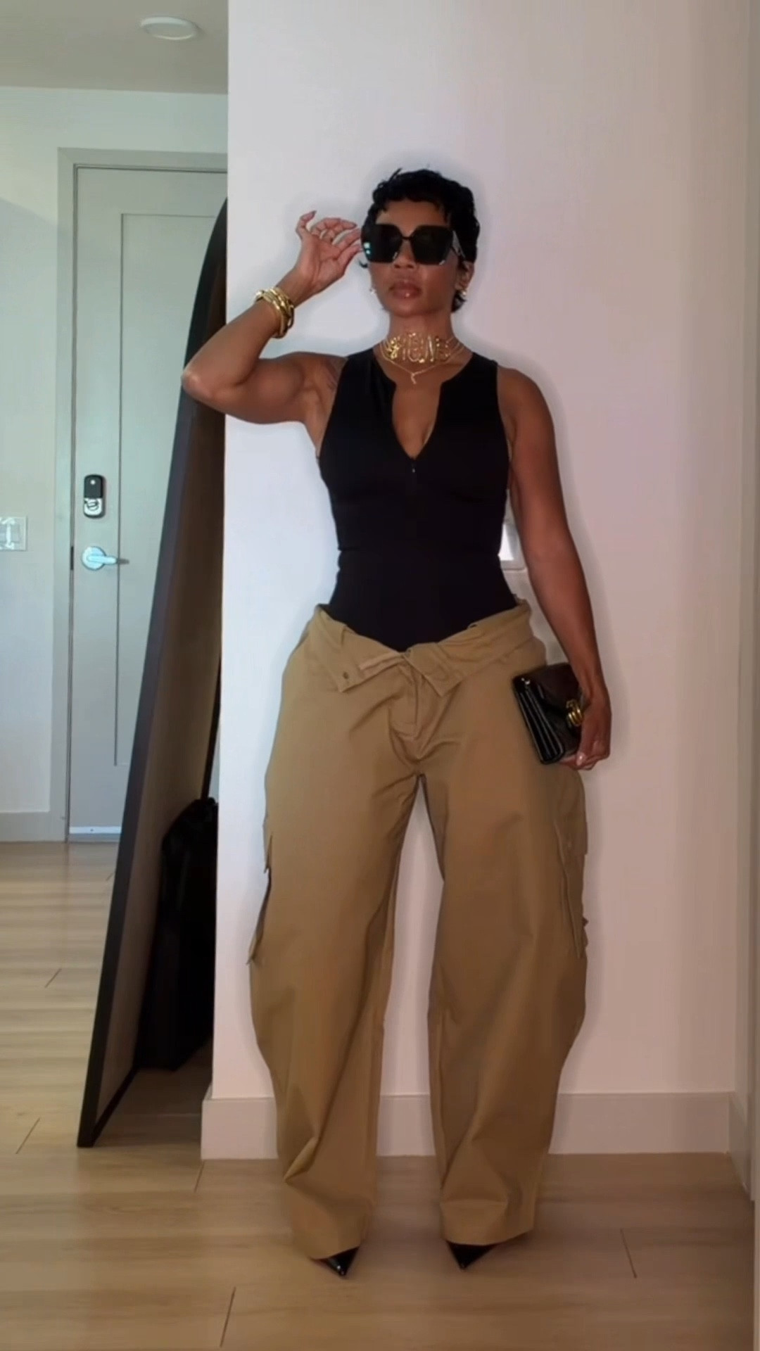 men’s section really be carrying the whole outfit 😭

I found these cargos and instantly knew… yeah this is the look. Oversized, structured, and they sit so good with heels 🔥

paired them with a fitted black bodysuit to balance it out + simple accessories and it’s giving effortless every time 😌

#LTKOver40 #LTKgrwm #LTKootd