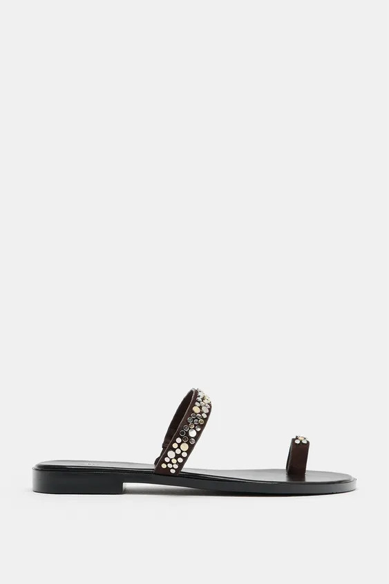 FLACHE SANDALE MIT NIETEN | Zara US