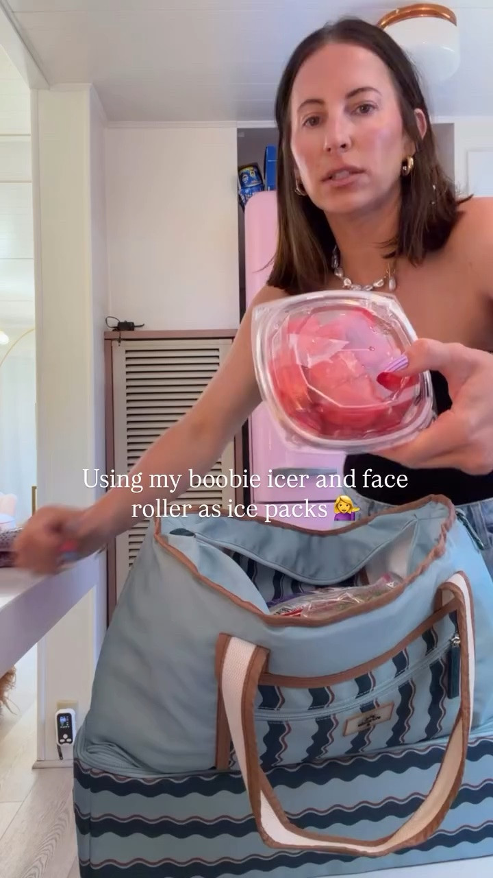 Cooler bag is Strands newest launch!!! And it’s so big and so convenient!!!

Using my boobie icer and face roller as ice packs 💁‍♀️