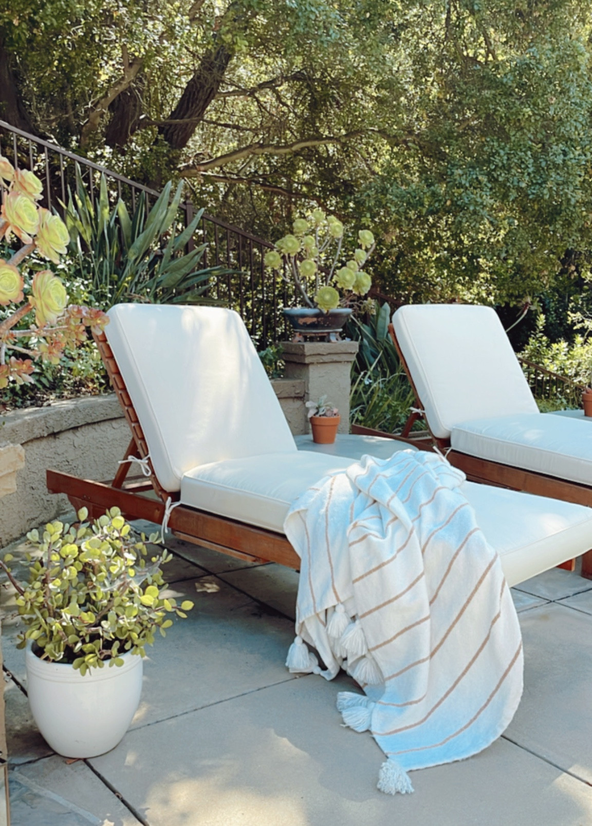 Finally getting a chance to use our new chaise lounge cushions from Ballard Designs! 👏🏻 

#loungechairs #chaiselounge #poolside #outdoorfurniture 

#LTKhome