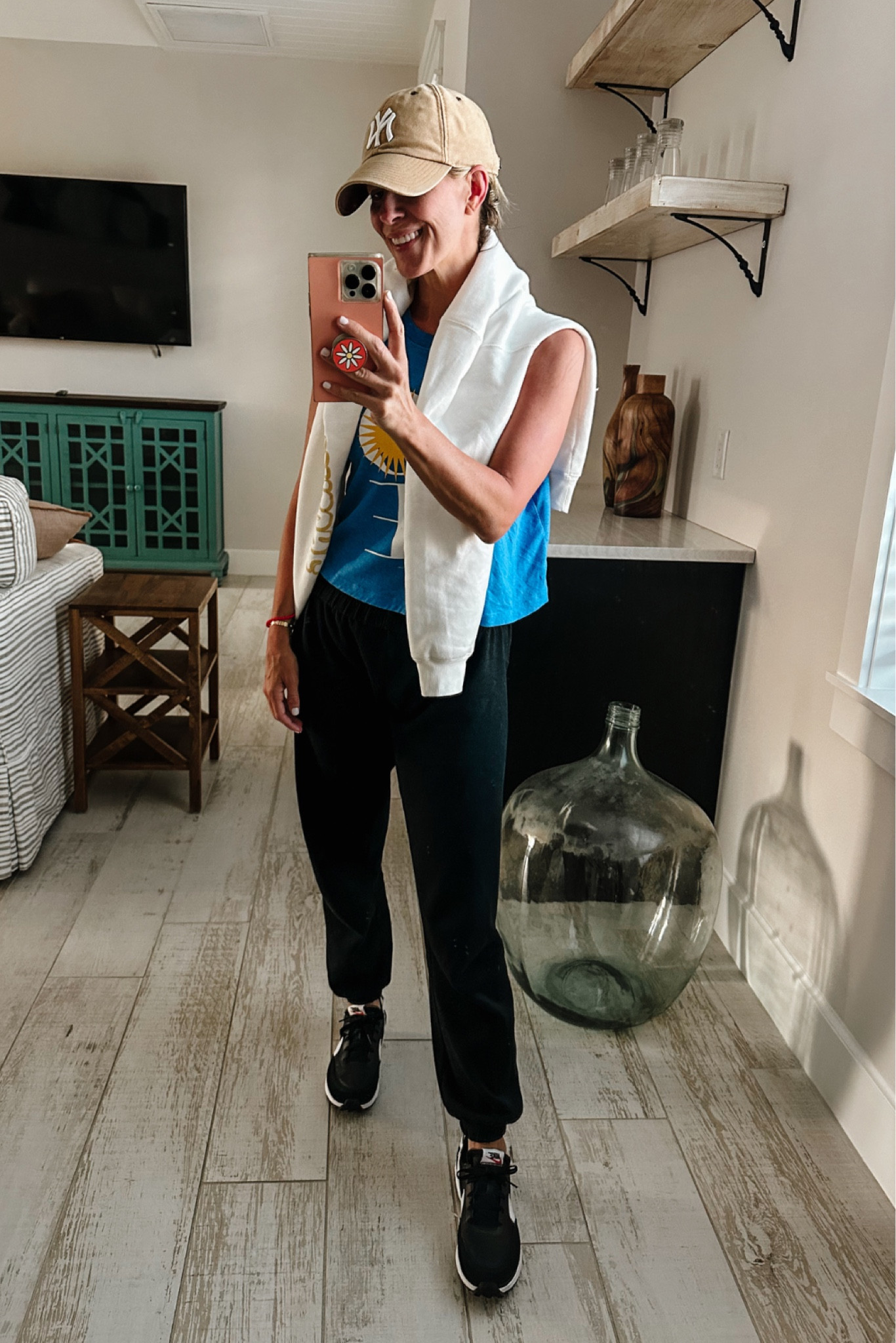 This is the perfect lounging and/or traveling look. These Z Supply fleece joggers at Bloomingdale’s are so soft and have a relaxed fit! Perfect for transitioning from winter to spring! 

#LTKSeasonal #LTKfindsunder100 #LTKstyletip