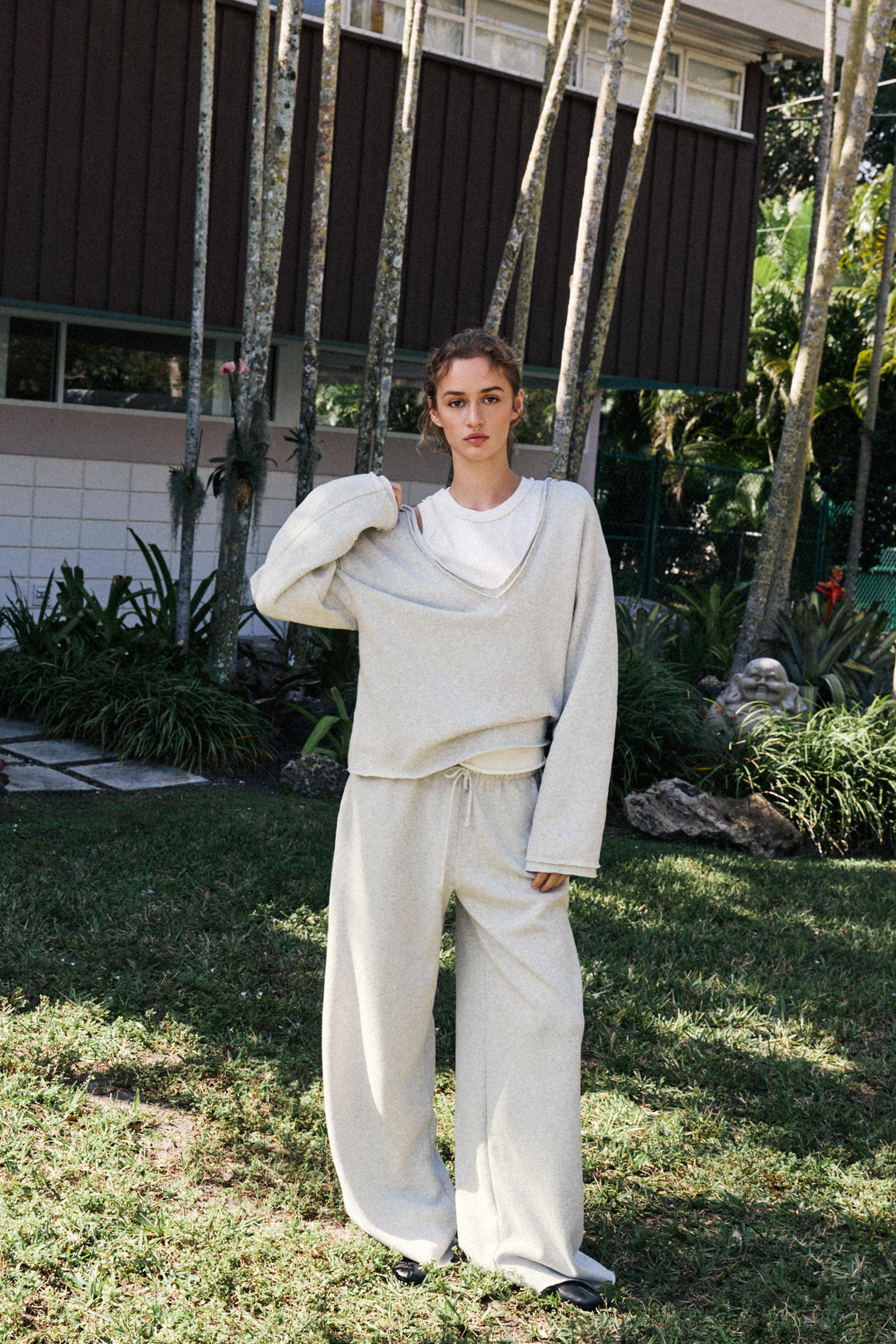 SOFT V-NECK SWEATSHIRT | Zara UK