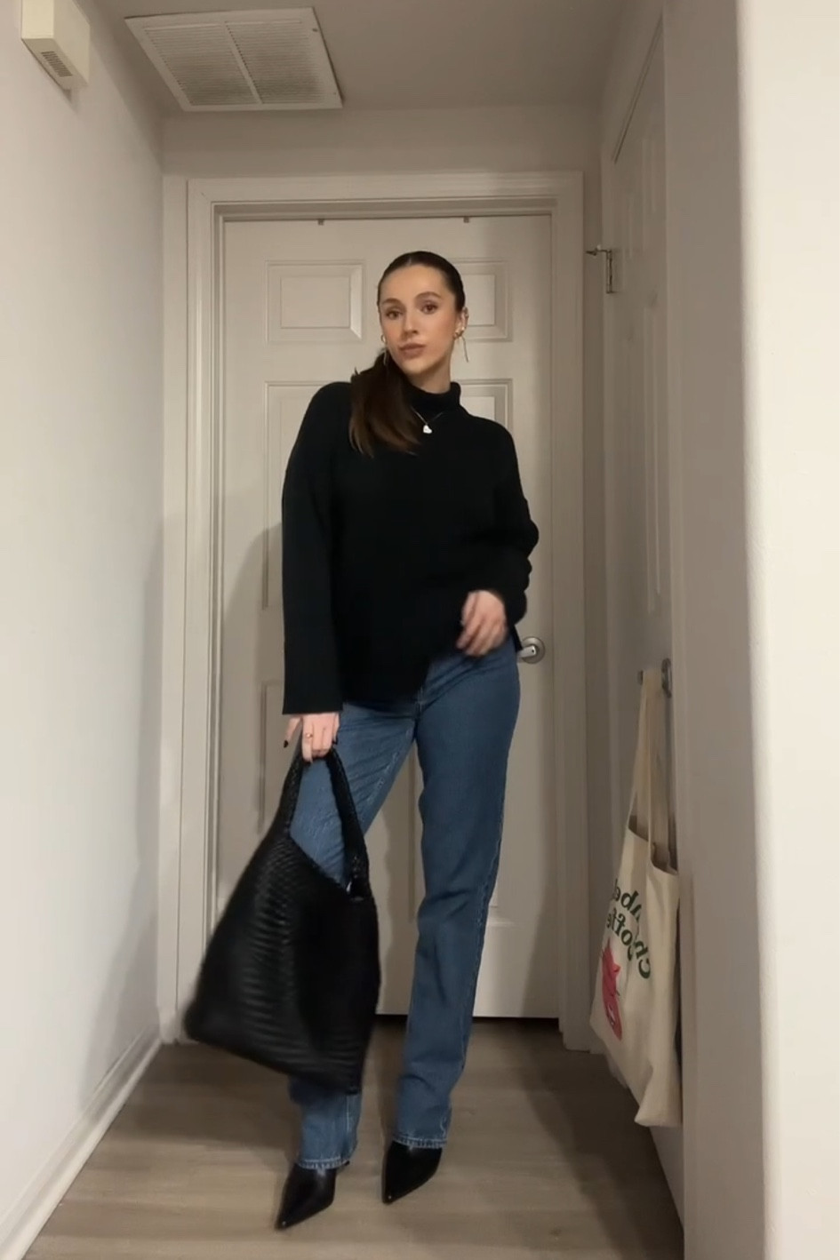 The best pair of jeans that will quickly become a staple in your wardrobe! 

#LTKfindsunder100 #LTKfindsunder50 #LTKstyletip