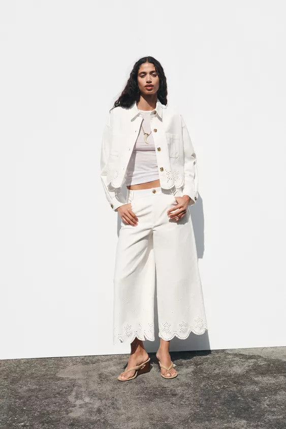 An enhanced experience.Check it out in the app. | Zara US