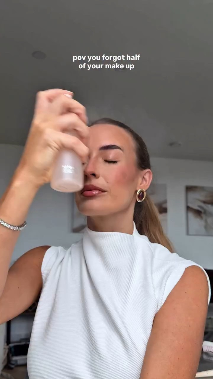 pov you forgot half your make up bag sooo it’s time to borrow your mates 💁🏼‍♀️ I really like some of these products! They’re straight on my next make up order! Save for inspo ⤵️

@morphebrushes_uk cheek thrills 
@maxfactor mascara
@kyliecosmetics lipliner
@diorbeauty lip oil
@hudabeauty setting powder
@pinkhoneyuk fine brow liner