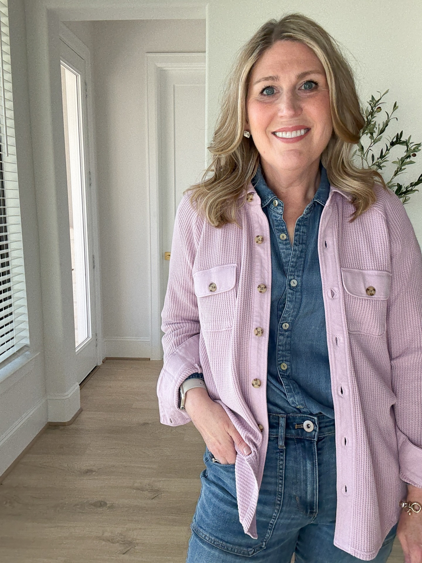 Weekend Magic going on over here!✨
Comment Weekend and I’ll send you the links.

Bringing you some relaxed yet pulled together styles for the weekend.
Loving all the soft waffle, fleece, and denim here!

I’ve been wearing these jeans on repeat later.
They are so comfy, and have a little stretch.
Long enough to pair with a boot or sneaker.

Linking everything in my LTK shop.

Happy FRIDAY, friends!