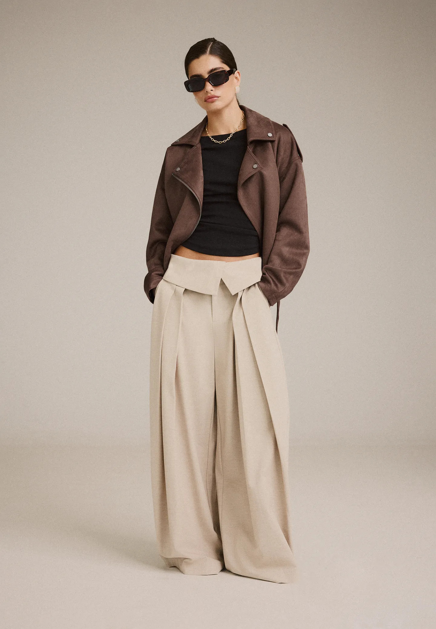 Pantalon wide leg \u00e0 taille repli\u00e9e - Pantalons femme | Stradivarius France | Stradivarius (FR)