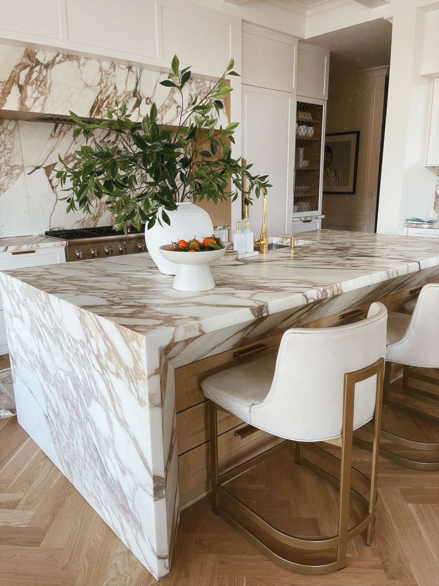 Kitchen vase & sprigs