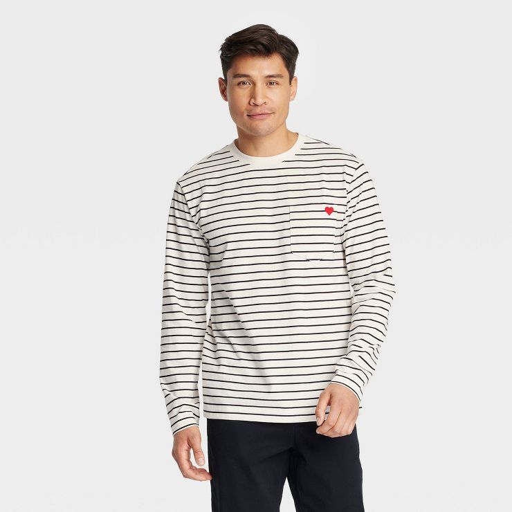 Men's Classic Fit Scoop Neck Long Sleeve T-Shirt - Goodfellow & Co™ | Target