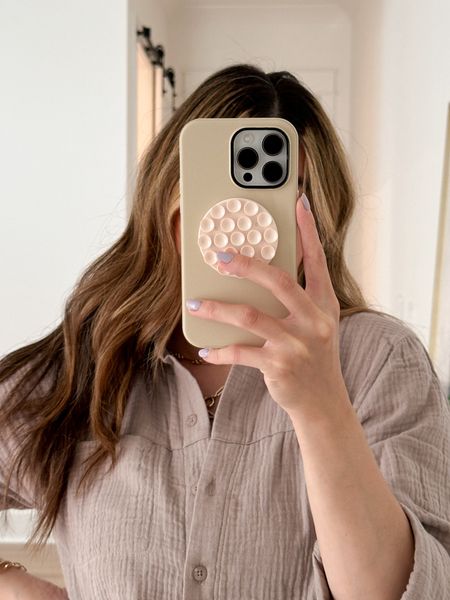 Magnetic phone grip for windows and mirrors! Perfect for watching shows while you’re getting ready, FaceTiming, or content creating! 

Outfit discount code: CHLOESP24 for 20% off Splendid LA

#LTKSeasonal #LTKGiftGuide