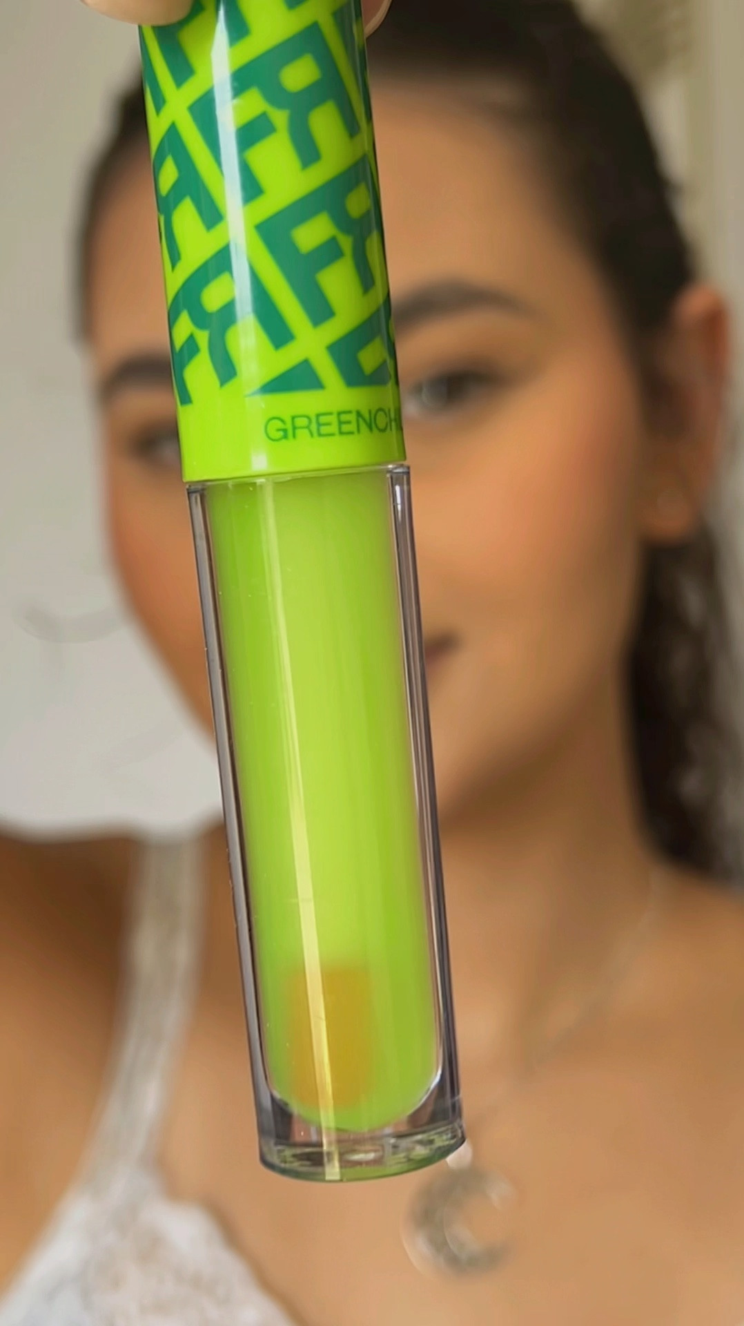 Já garanti meu #GREENCHILLI by #FRbyFRAN 

Dona franciny tem todo meu coração e eu coleciono todoooos! 
A cor fica super suave e depois que o gloss sai o rosinha permanece na boca! 

LINDO! Virou meu favorito ❤️ 

#lipchilli #francinyEhlke #gloss #chilligloss 

#LTKbrasil #LTKbeauty #LTKsalealert