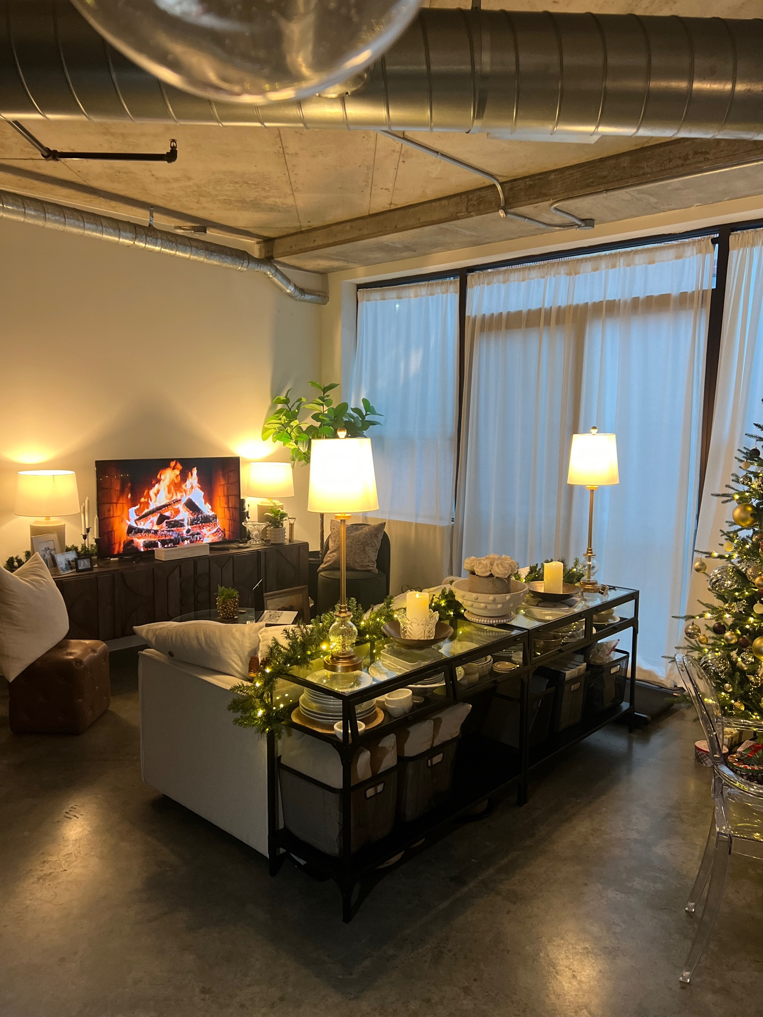 Christmas interior! Christmas decor | Christmas decorations | holiday decor | holiday interior | holiday decorations 

#LTKSeasonal #LTKHoliday #LTKHome