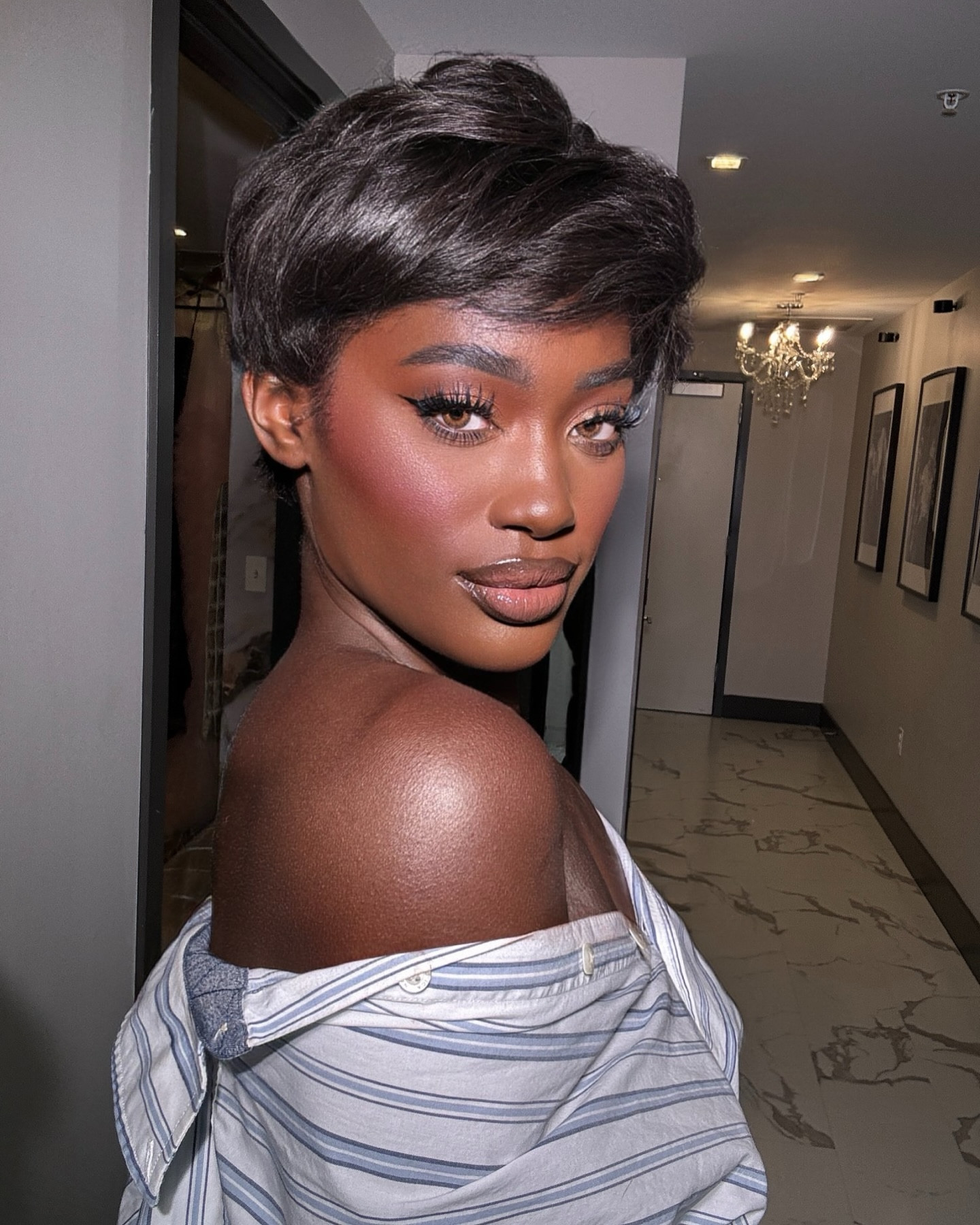 Supermodel vibes

#makeupartist #dallasmakeupartist #dallasmua ##makeup #glam #celebritymakeupartist #dallascelebrity #dallasinfluencer #alayzacaseymakeup #influencer #dallasblogger #dallascontentcreator #contentcreator