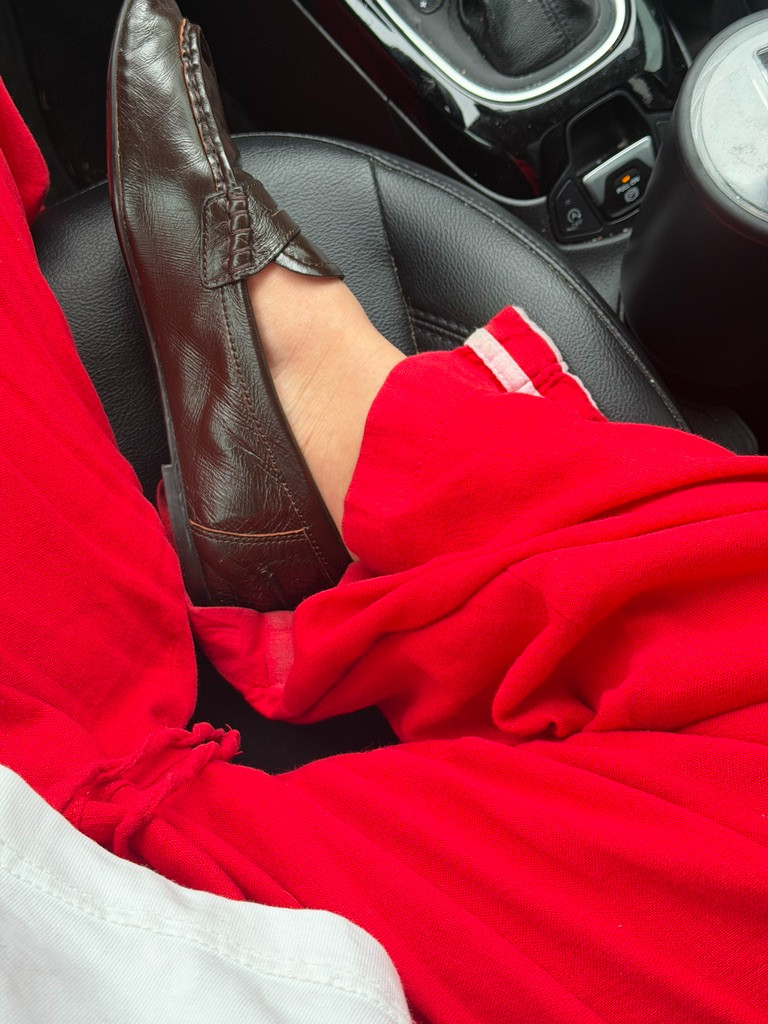 Heading into fall with my brown loafers! These ones are zara from last year.  

brown loafers, fall fashion, transitional outfit inspo, linen pants in fall 

 #LTKootd #LTKSeasonal