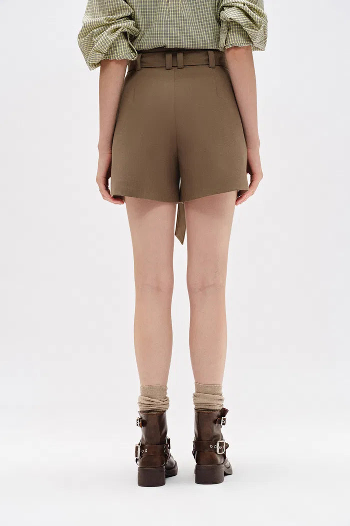 Prevernae High-Waist Tailored Shorts in Fine Wool Blend | Fabrique