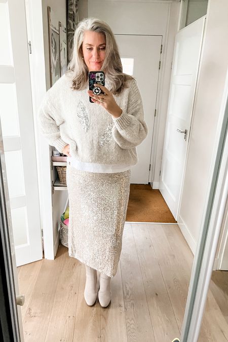 Ootd - Thursday. Wearing a sequined skirt because why not?!  Oversized beige sweater (Hip voor de Heb), sequin skirt (old), supima cotton t-shirt and wool water repellent Vivaia boots. 



#LTKstyletip #LTKmidsize #LTKeurope