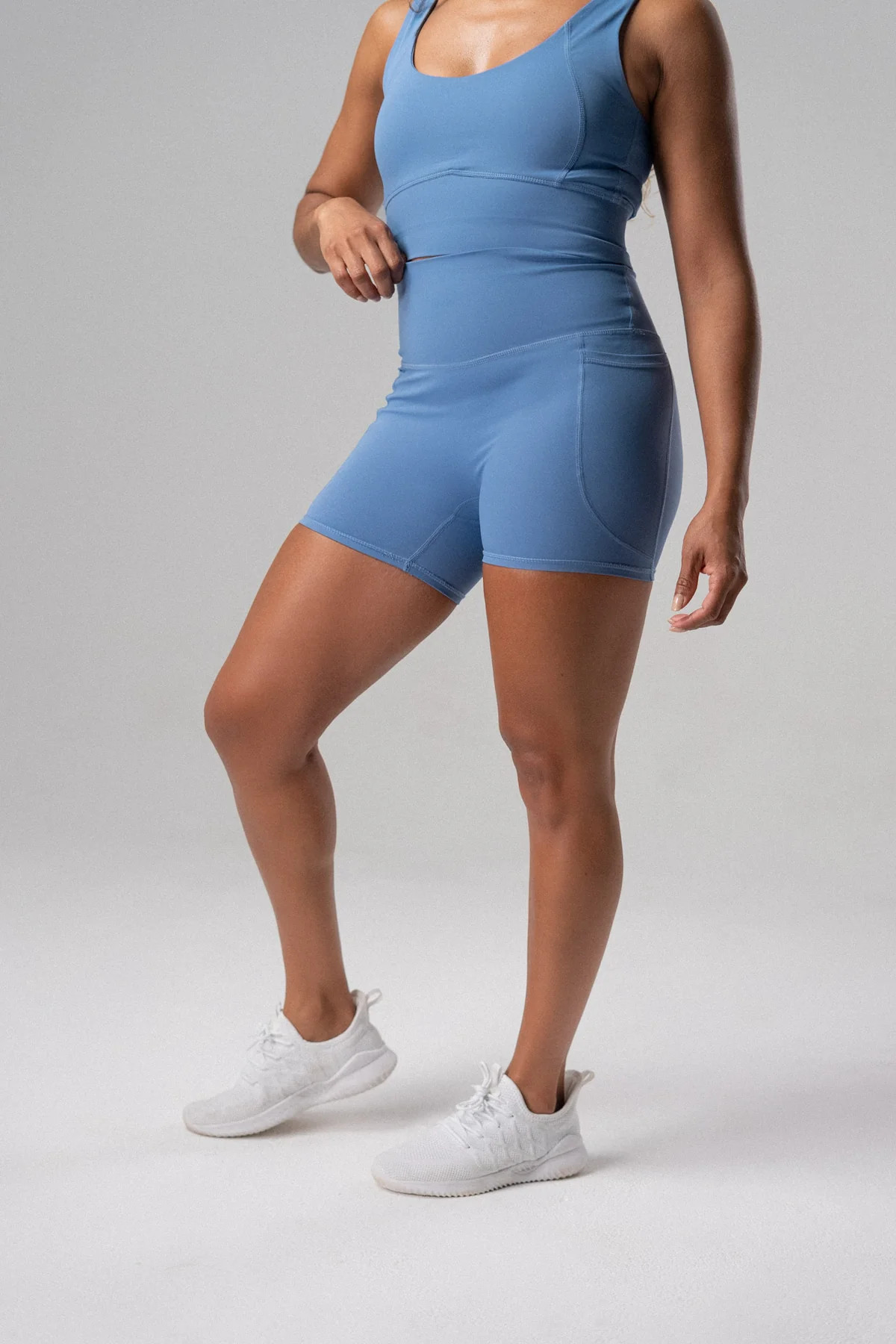 transform serene midi shorts 4" | Alyth Active