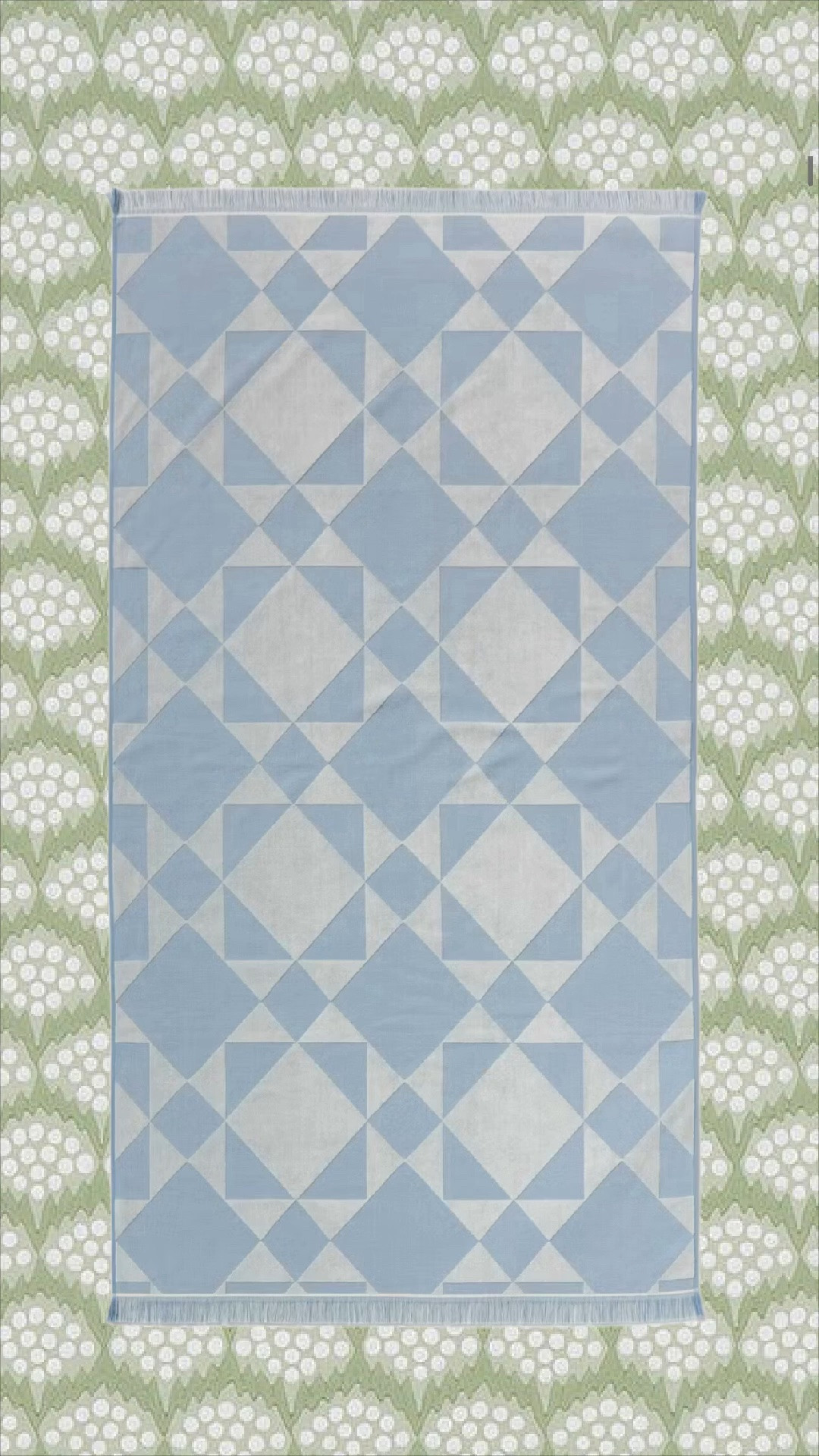 Cutest @Target beach towel!!!! 

#pooltowel #beachtowel