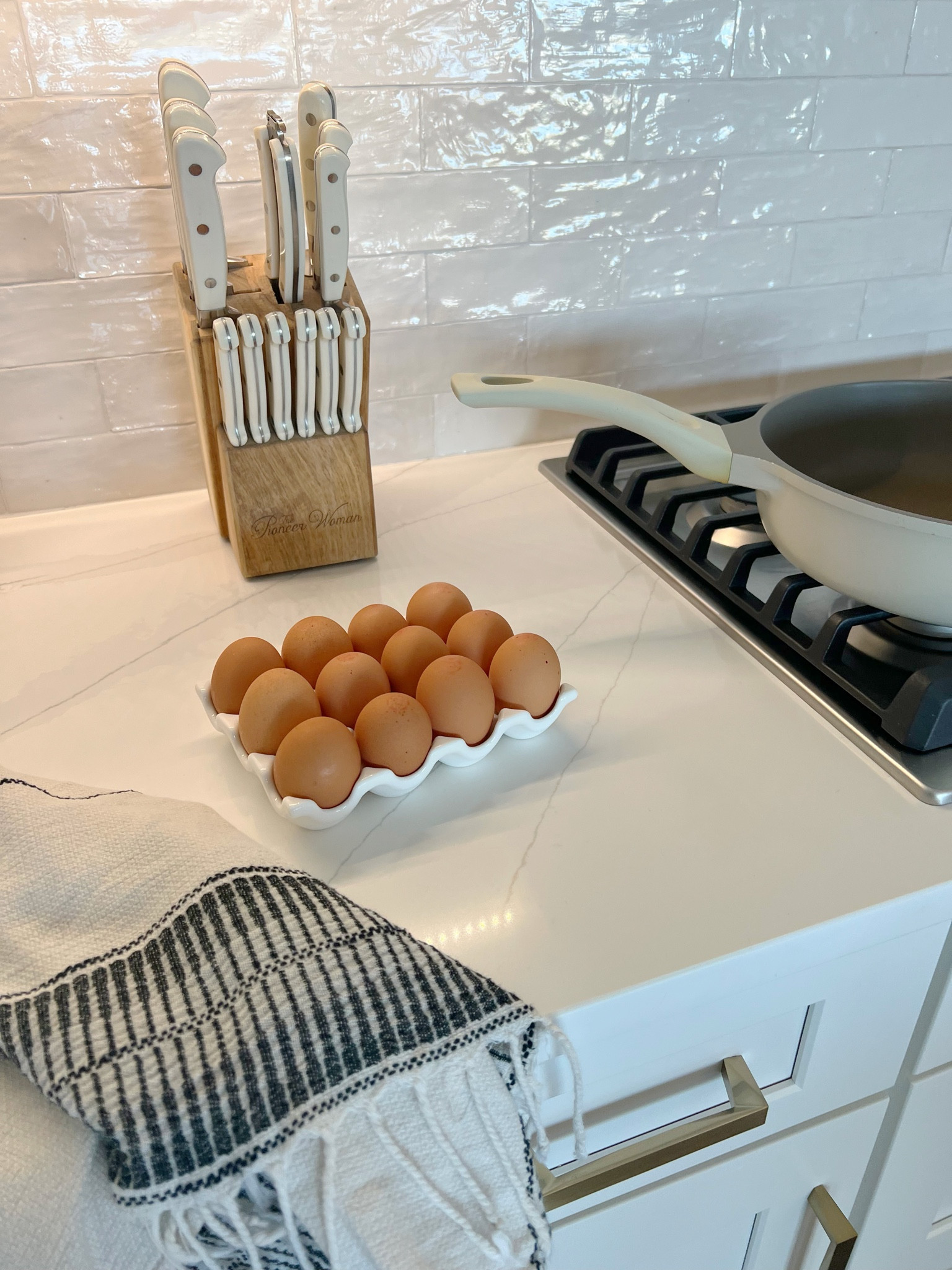 Found this cutest little egg tray on Amazon! 


Kitchen finds, kitchen organization, refrigerator organizer, home organizing, egg holder, ceramic egg tray, Amazon 

#LTKHome