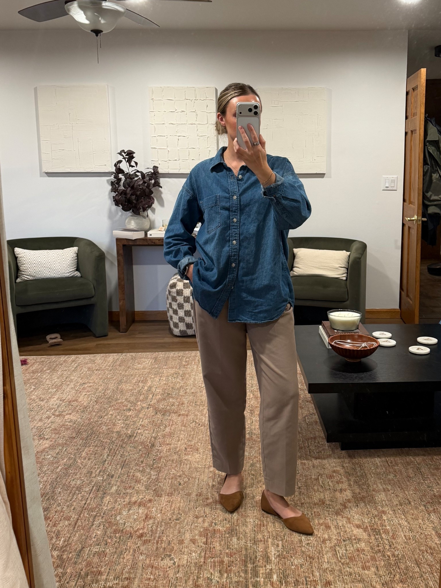 The perfect denim shirt does exist and it’s from Aritzia! Size small

Fall style, fall work outfit, business casual, suede flats, trousers

#LTKWorkwear #LTKFindsUnder100 #LTKShoeCrush