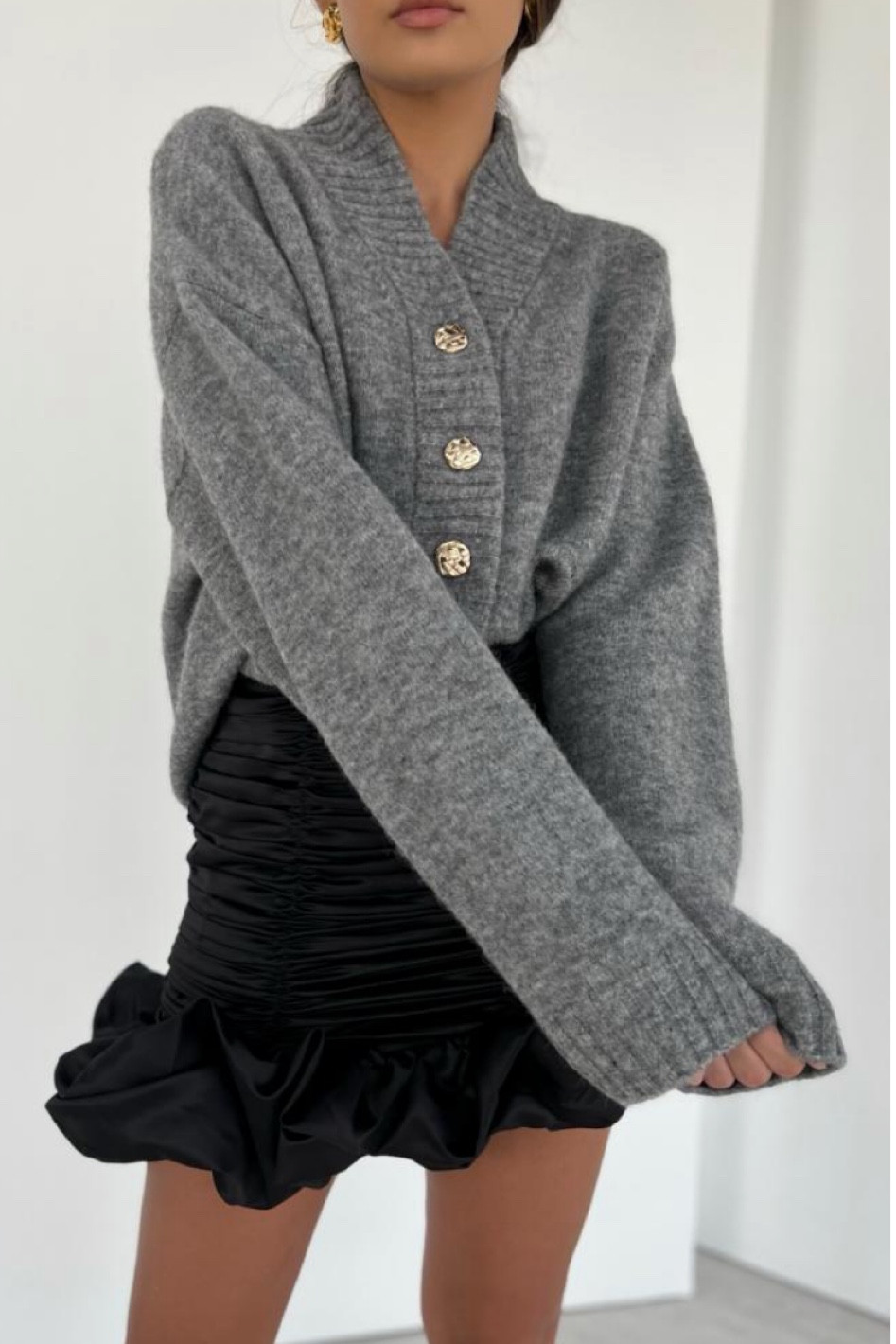 Grey cardigan with gold buttons

#LTKSeasonal #LTKeurope #LTKstyletip