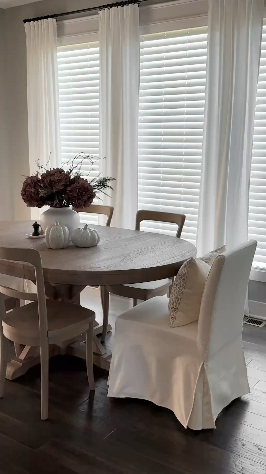 October dining table view 🍂 love the warm glow this time of the year!

Oval dining table, Pottery Barn dining table and chairs, neutral decor, cozy eat-in kitchen area, slipcovered dining chairs, fall hydrangeas, neutral home, Autumn decor, #potterybarn 


#LTKHome #LTKSeasonal #LTKStyleTip