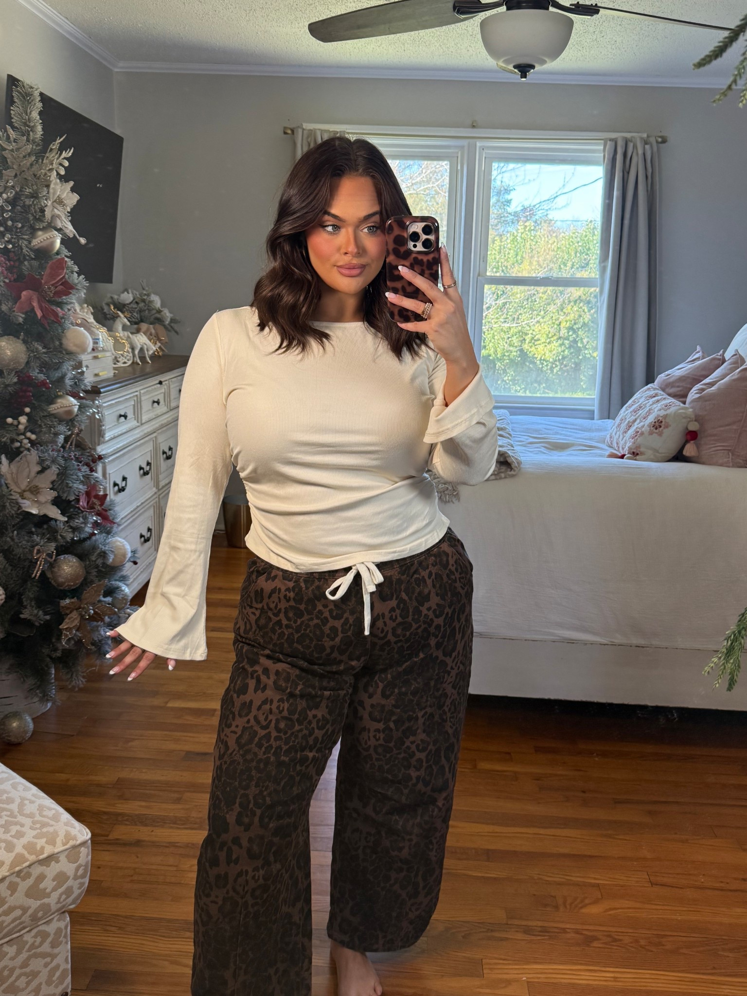 This outfit is not only perfect for fall but PERFECT for thanksgiving!!! 

Top: XL
Barrel pants: XL

#LTKStyleTip #LTKMidsize #LTKootd
