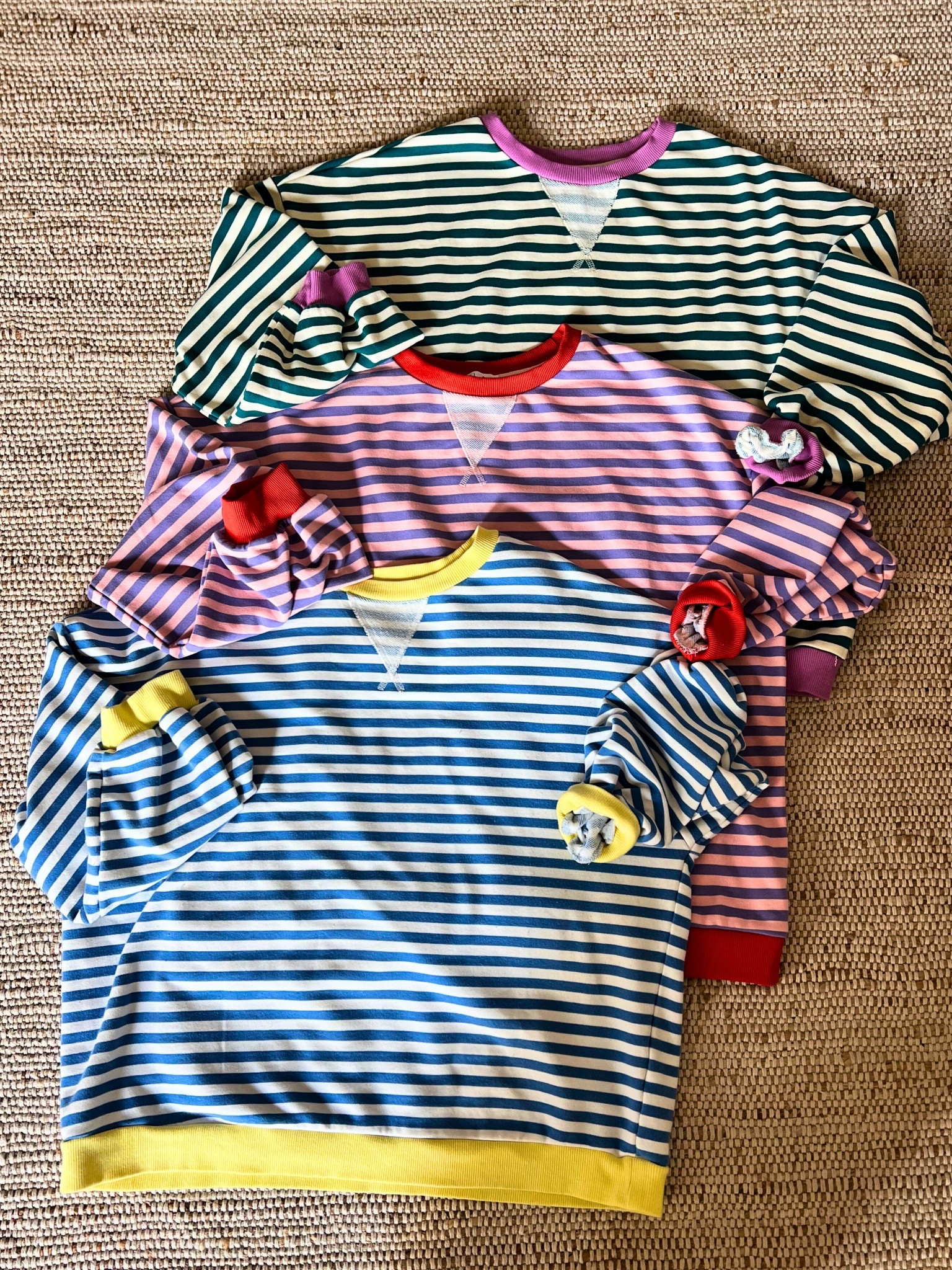 My go-to look-alike work from home, lounge around, throw on to run an errand sweatshirt.

In this brand I wear a L for an oversized fit.

Under $25

